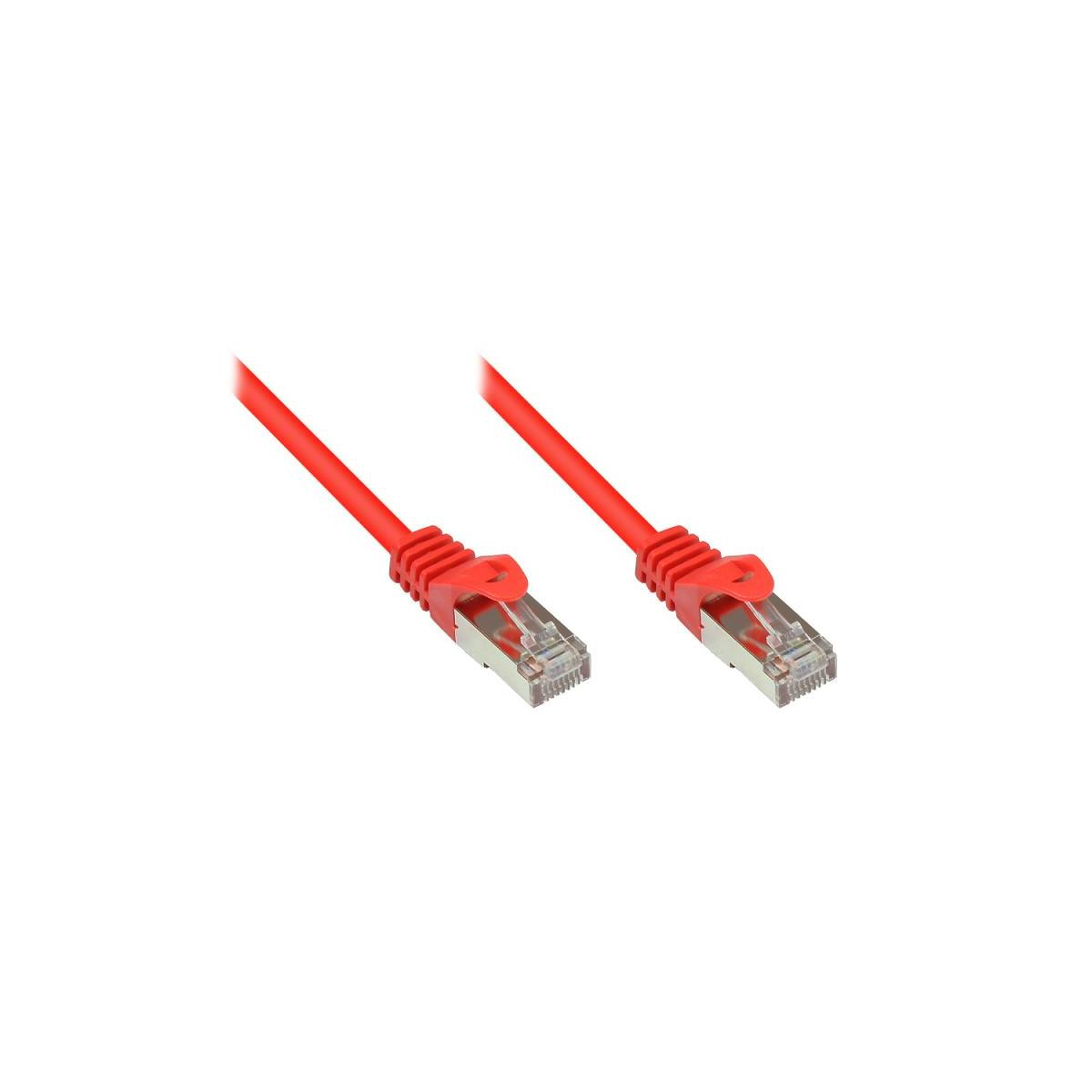 Zwei rote Netzwerkkabel mit RJ45-Steckern auf weißem Hintergrund.