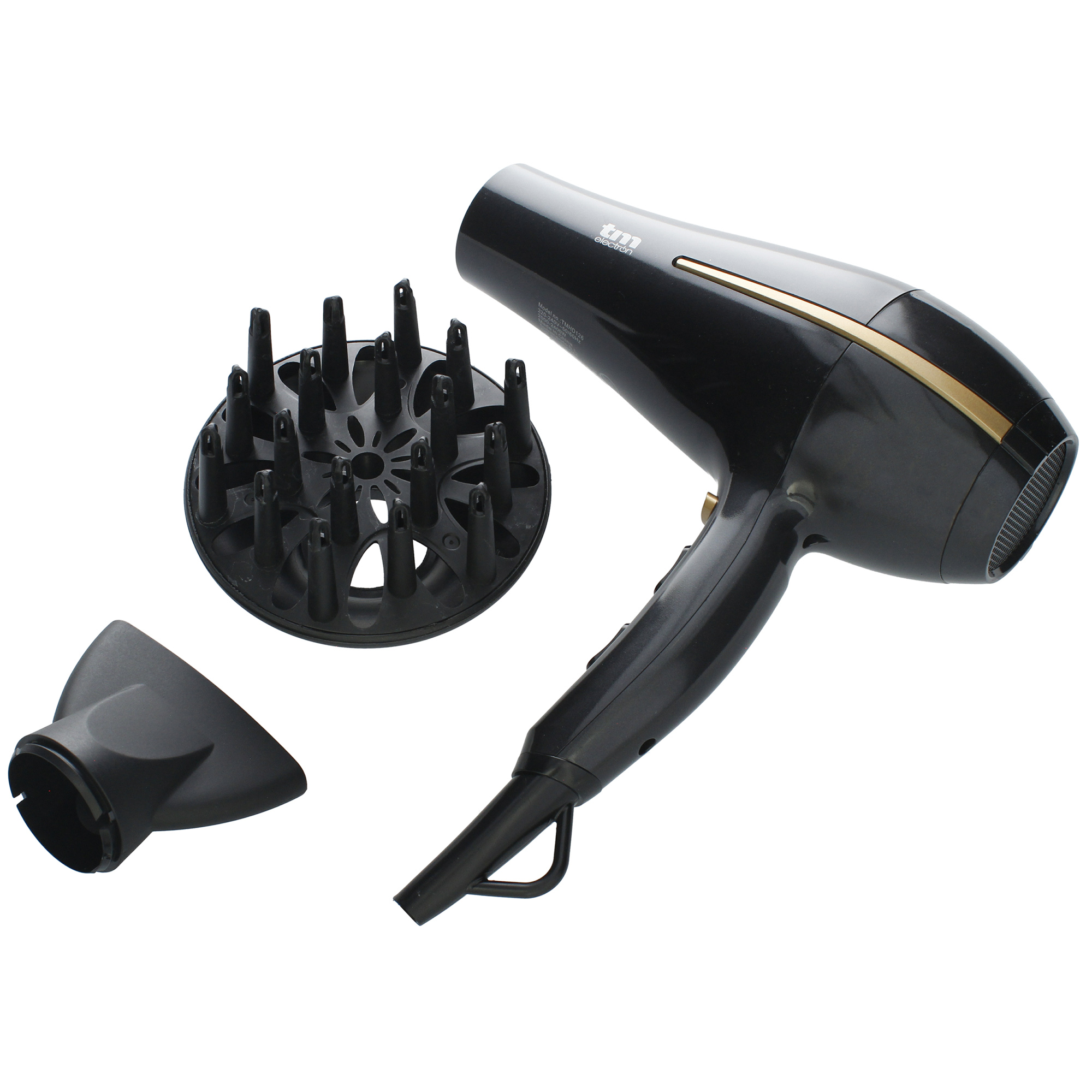 Secador de pelo negro con accesorios. Incluye un difusor y una boquilla. Fondo blanco.