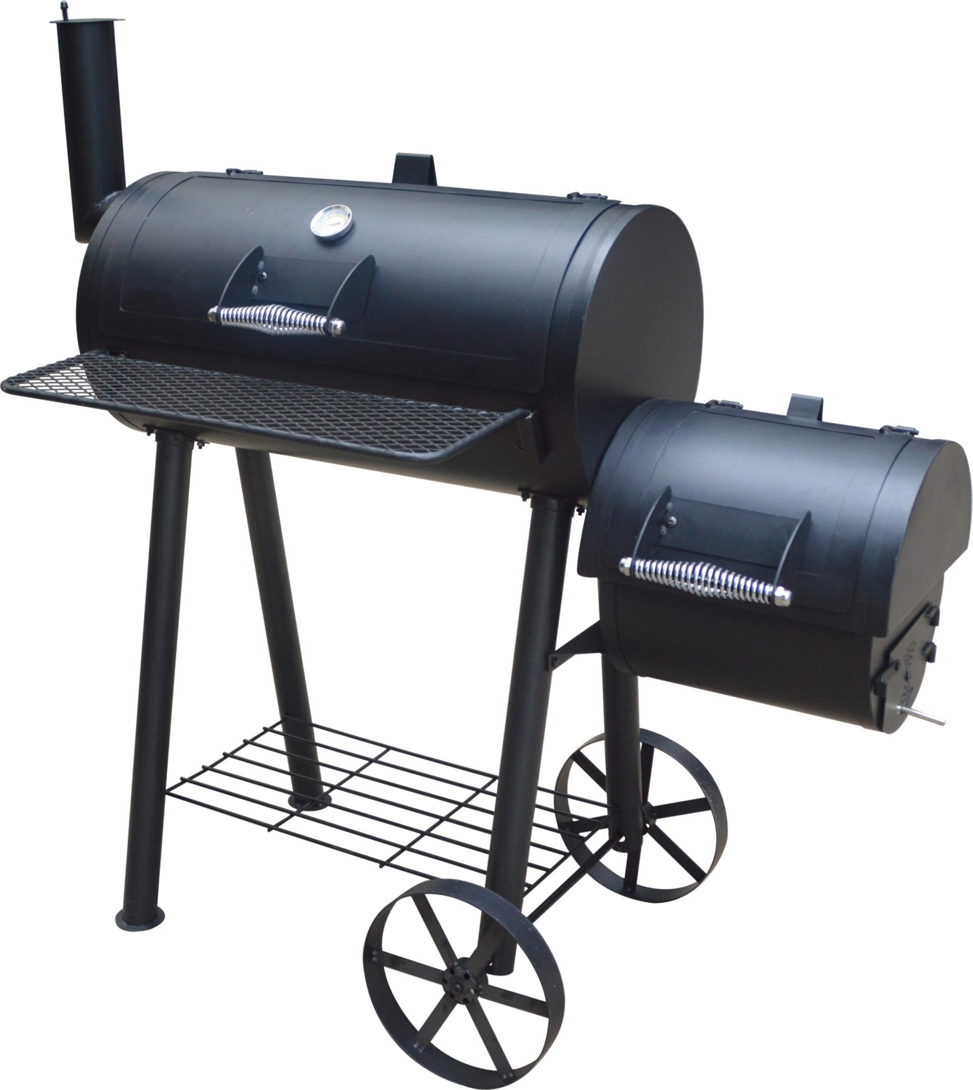 Ein schwarzer Offset-Smoker-Grill mit Feuerbox, Kochkammer und Rädern.