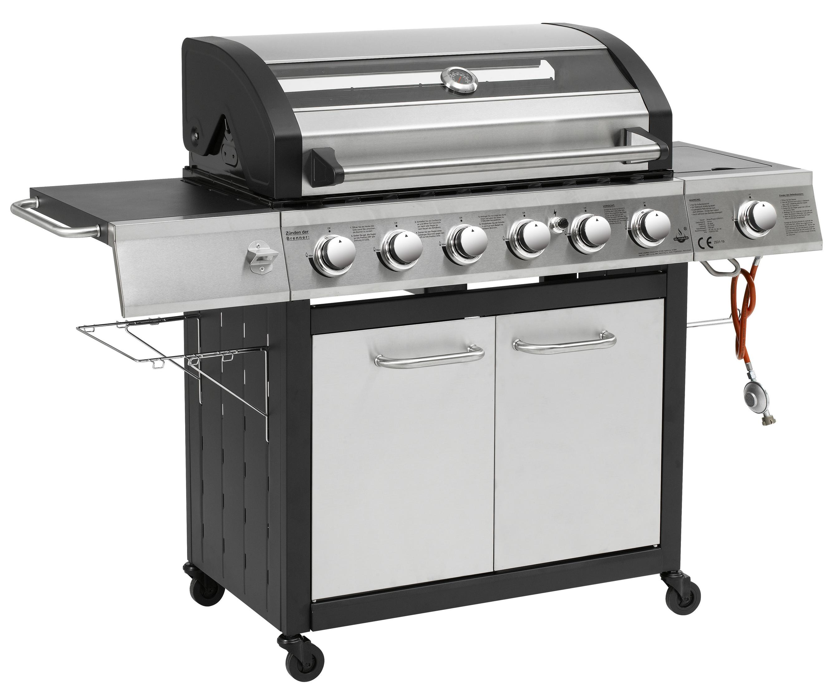 Outdoor-Grill mit schwarzem und silbernem Finish, auf Rädern, mit Gasleitung.