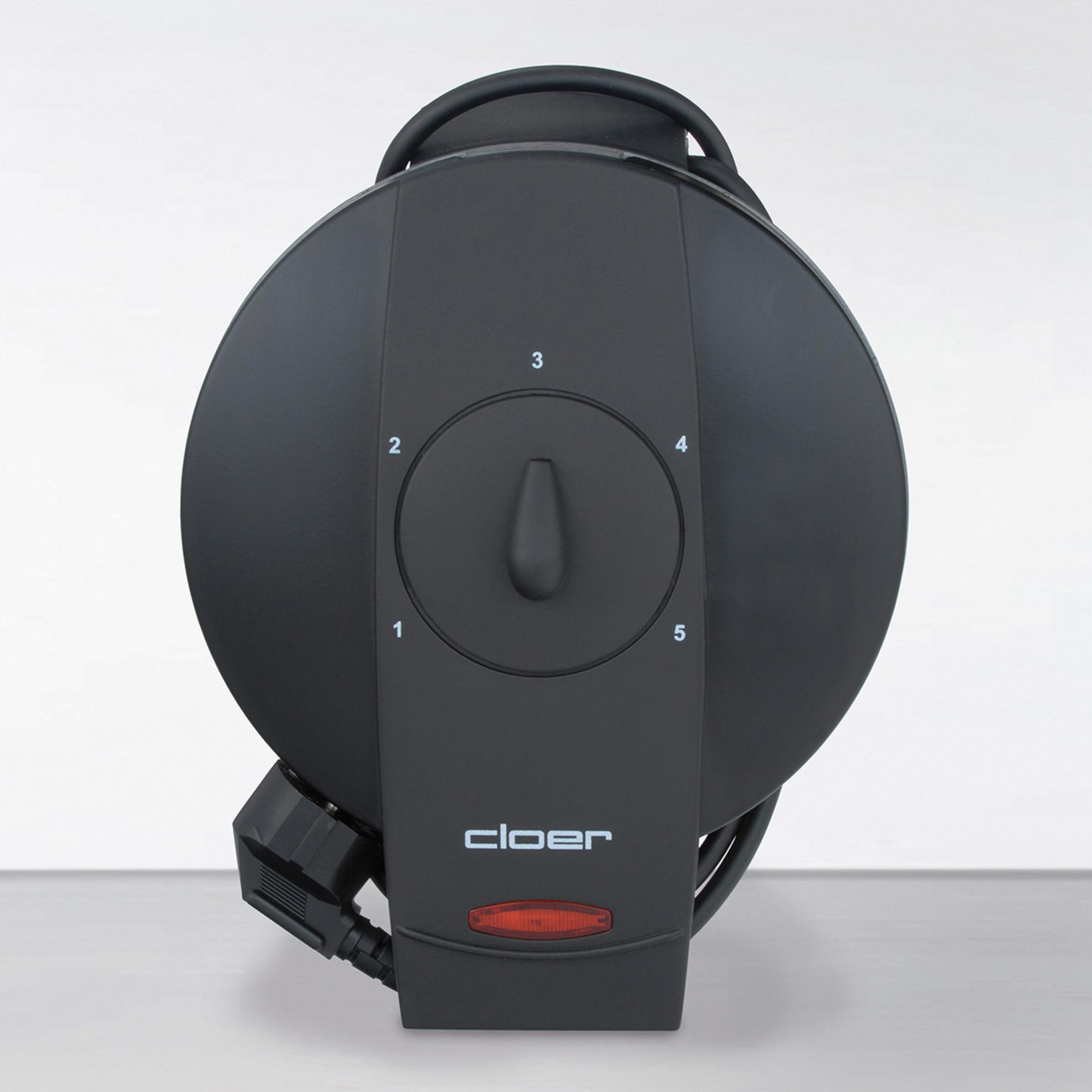 Czarny gofrownica z pokrętłem od 1 do 5. Czerwone światło i nazwa marki 'Cloer'.