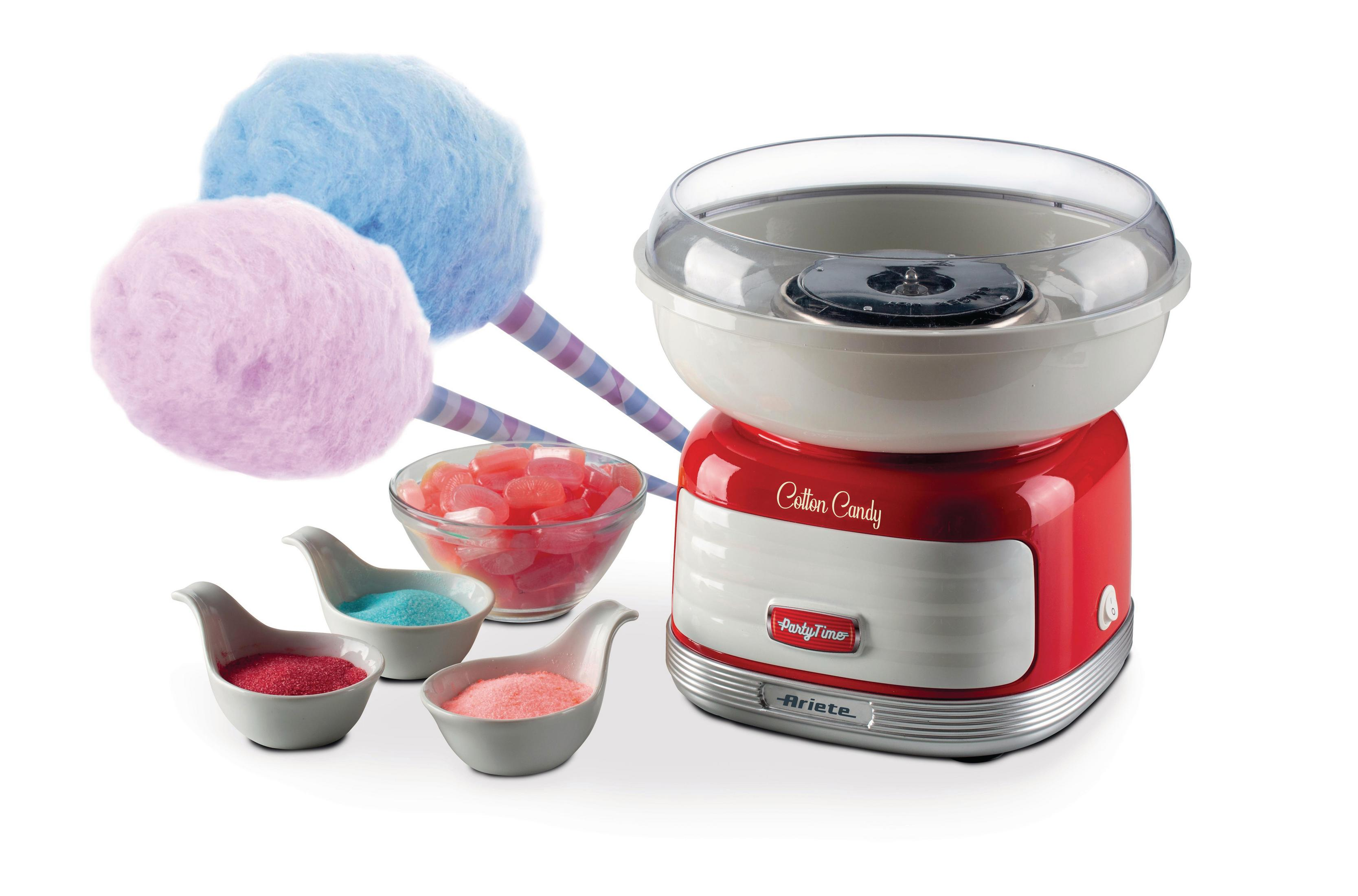 Zuckerwattemaschine mit Süßigkeiten und Zubehör. Rosa und blaue Zuckerwatte auf Stäben.