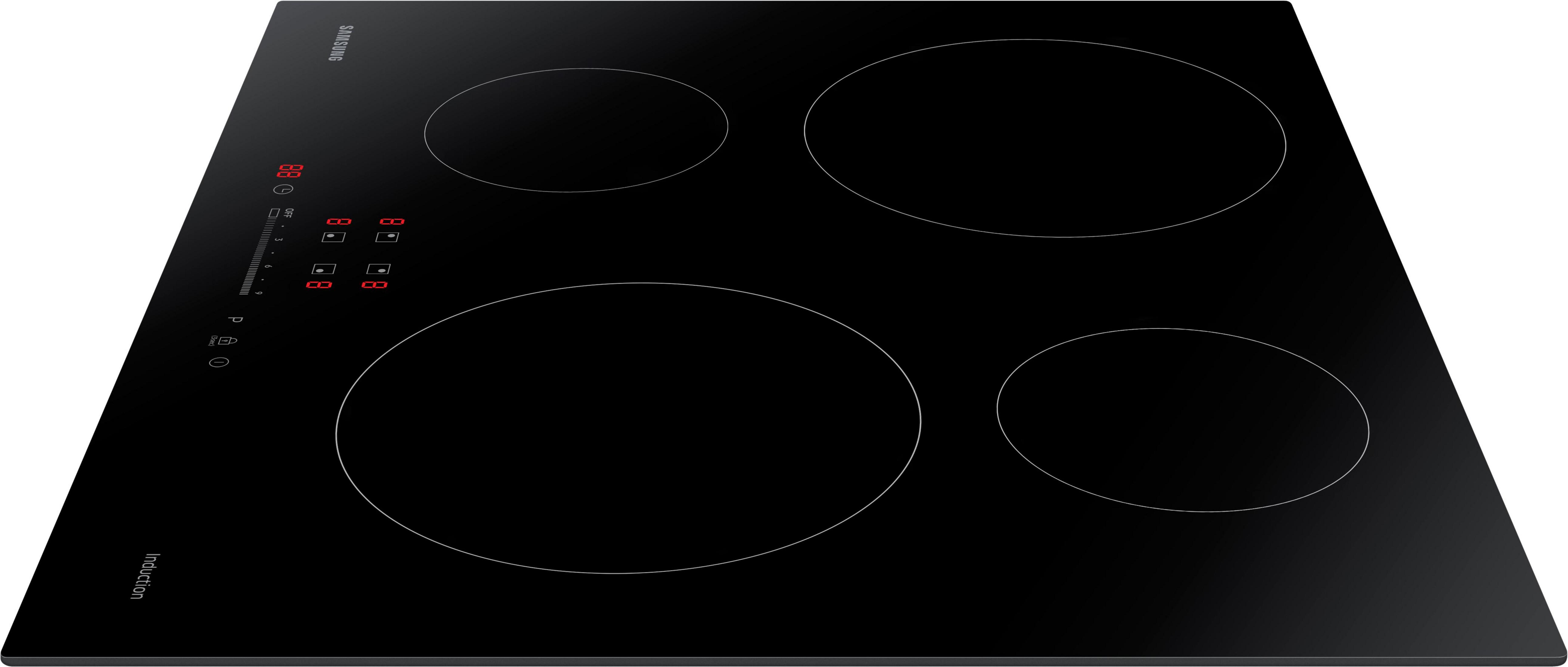 Czarna płyta indukcyjna z czterema okrągłymi strefami grzewczymi, z czerwonym wyświetlaczem cyfrowym.