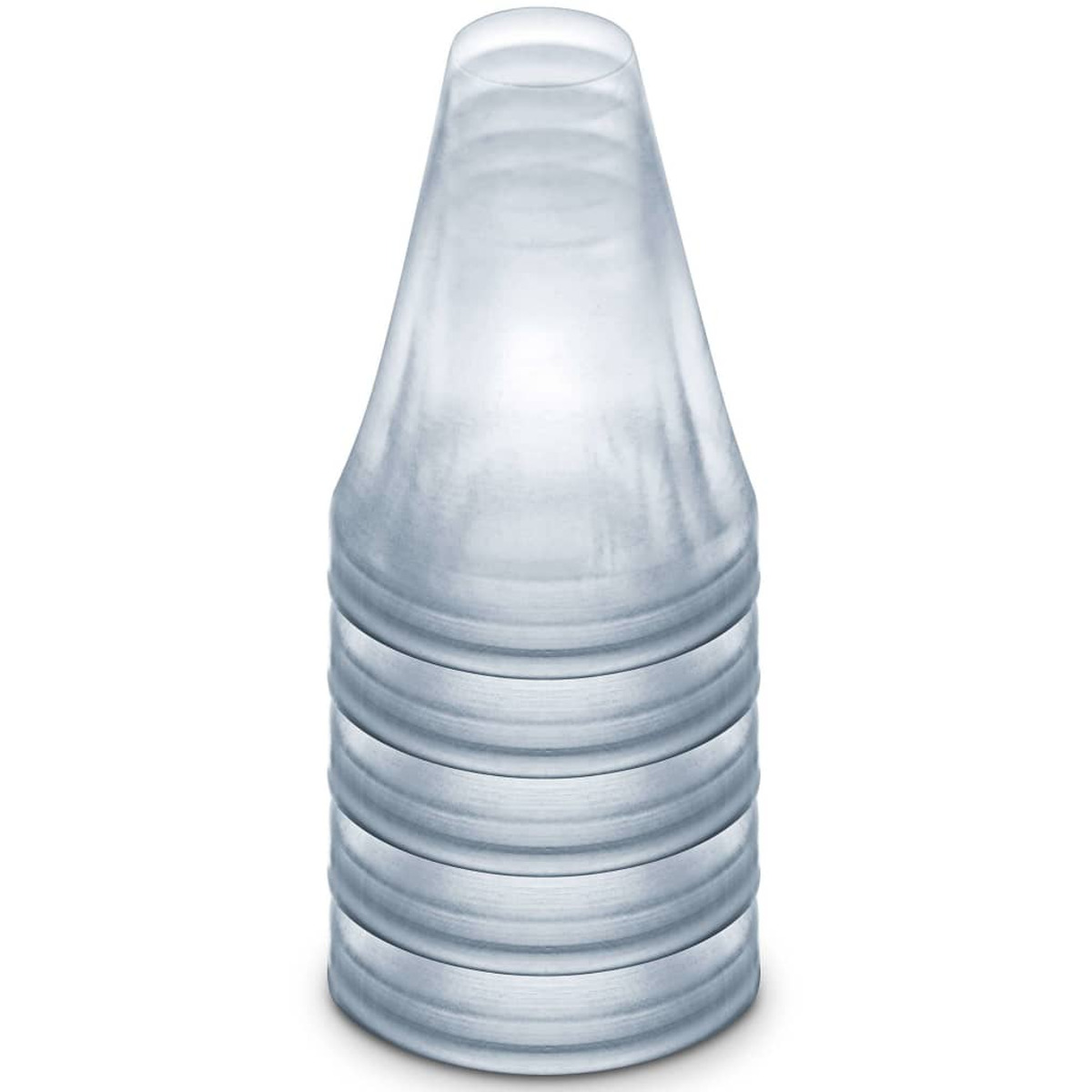 Una pila de vasos de plástico transparente, forma cónica, con lados acanalados, sobre fondo blanco.