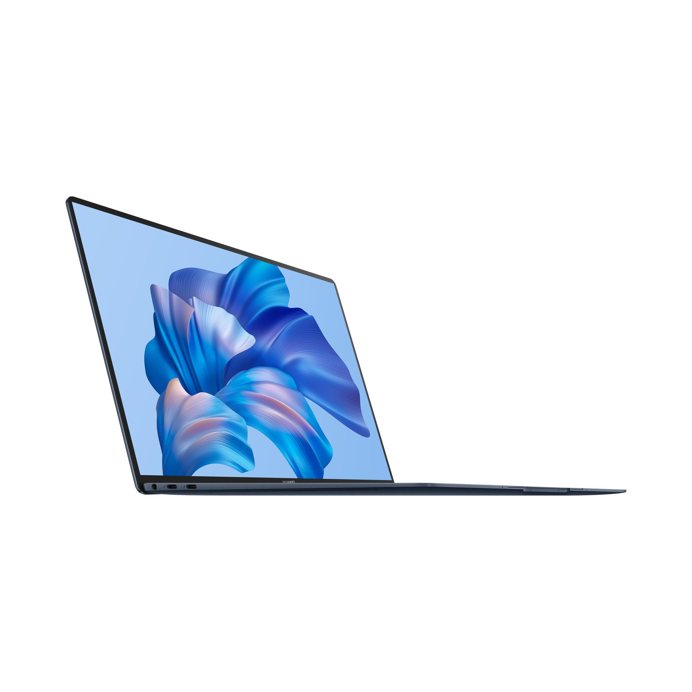 Ein dünner, dunkelblauer Laptop wird von der Seite mit geöffnetem Bildschirm gezeigt.