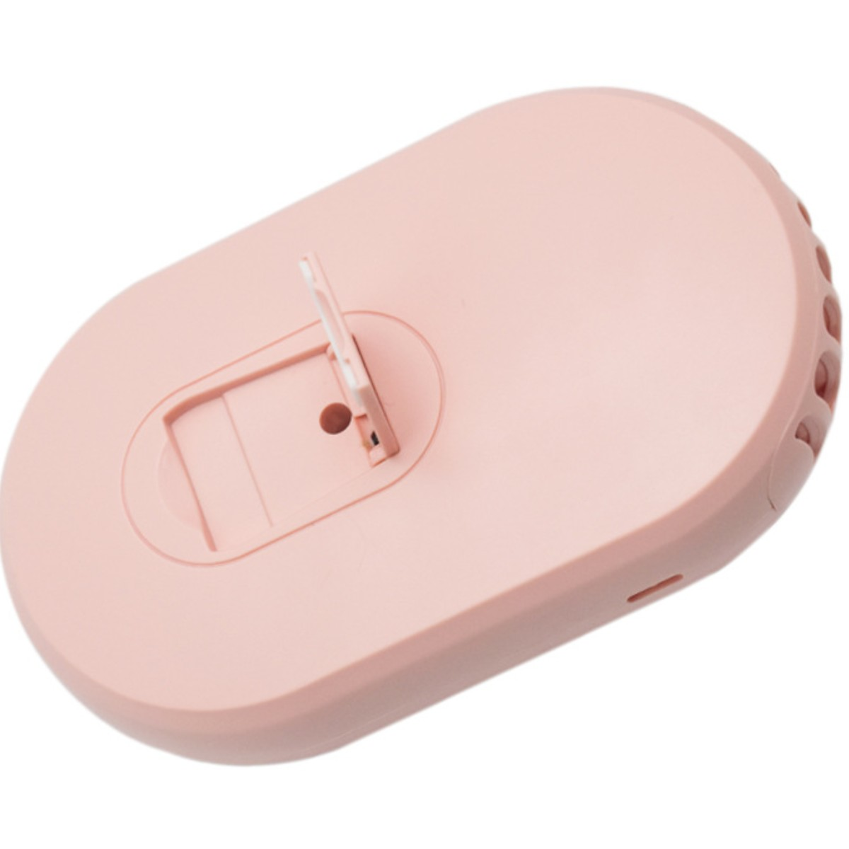 Ein rosa tragbarer Ventilator mit Ständer. Er wird aus einem Winkel gezeigt, weißer Hintergrund.