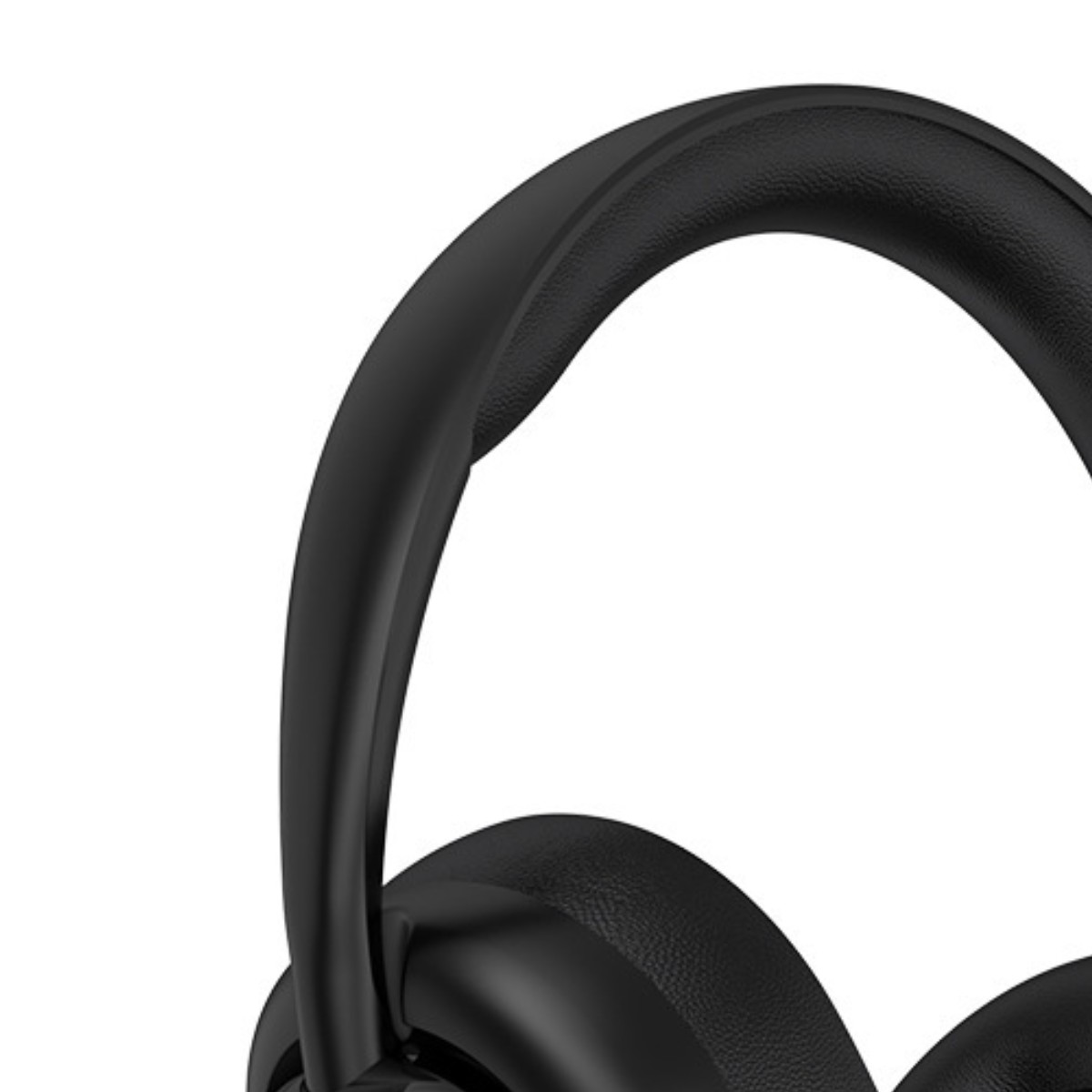 Schwarze Kopfhörer, Nahaufnahme. Over-Ear-Design. Weißer Hintergrund.