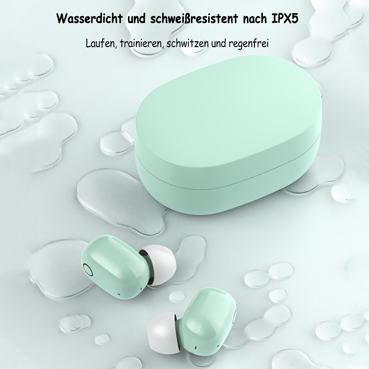 Miętowe słuchawki i ich etui ładujące w wilgotnym środowisku. Widoczne krople wody.