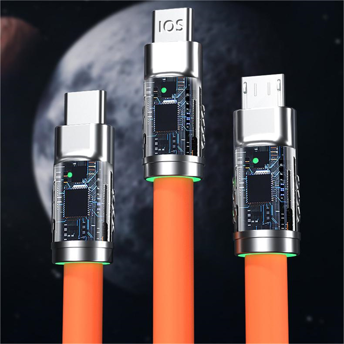 Drei orangefarbene Ladekabel mit transparenten Steckern, die ihre interne Schaltung zeigen, und mit IOS beschriftet.