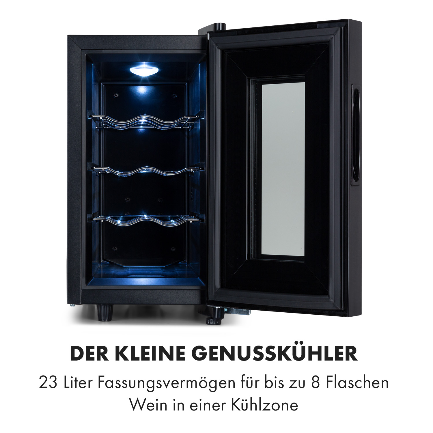 Ein kleiner schwarzer Weinkühler mit offener Glastür, der Regale und Innenbeleuchtung zeigt.