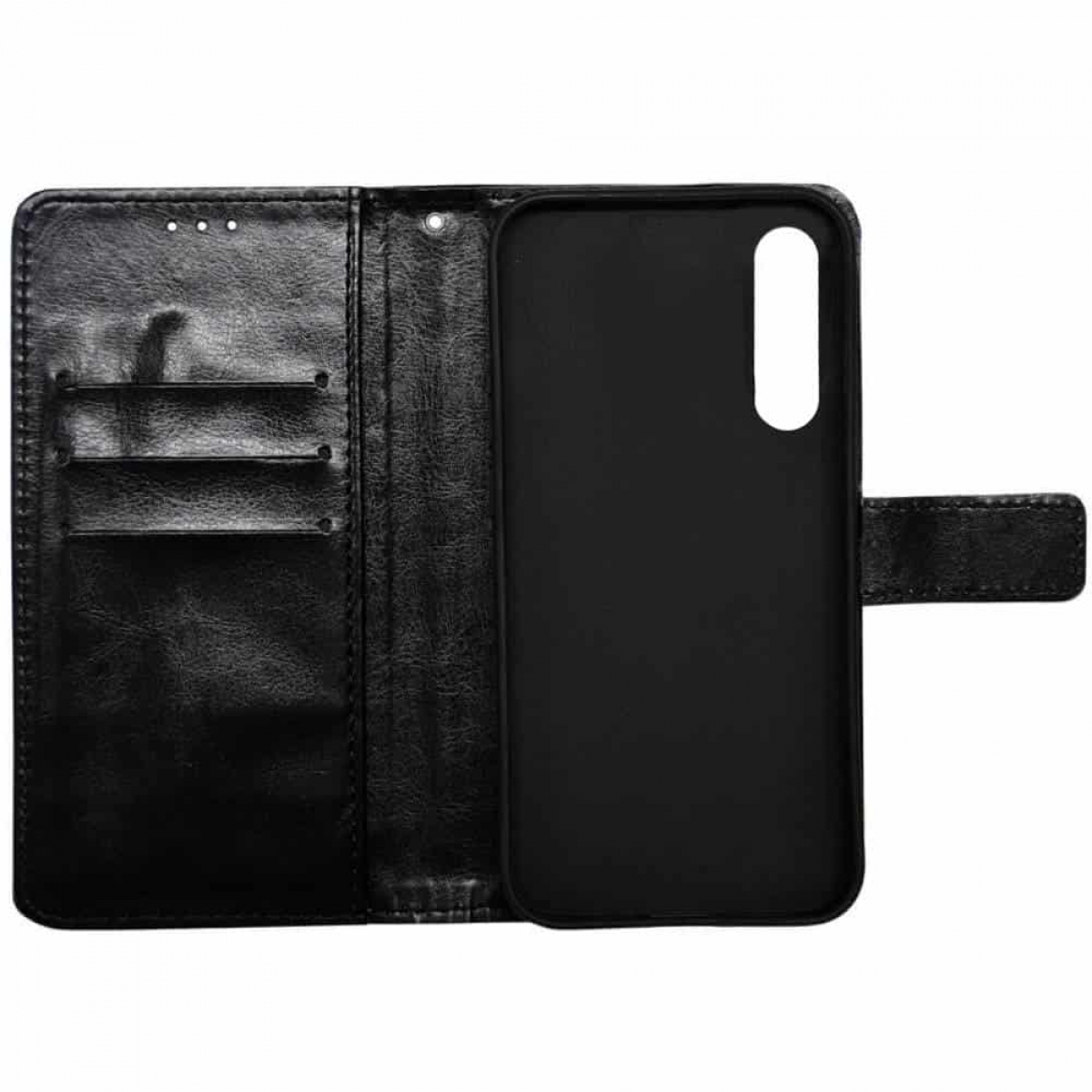 Eine schwarze Leder-Handyhülle, geöffnet, mit Kartenfächern und einem Telefonschacht.