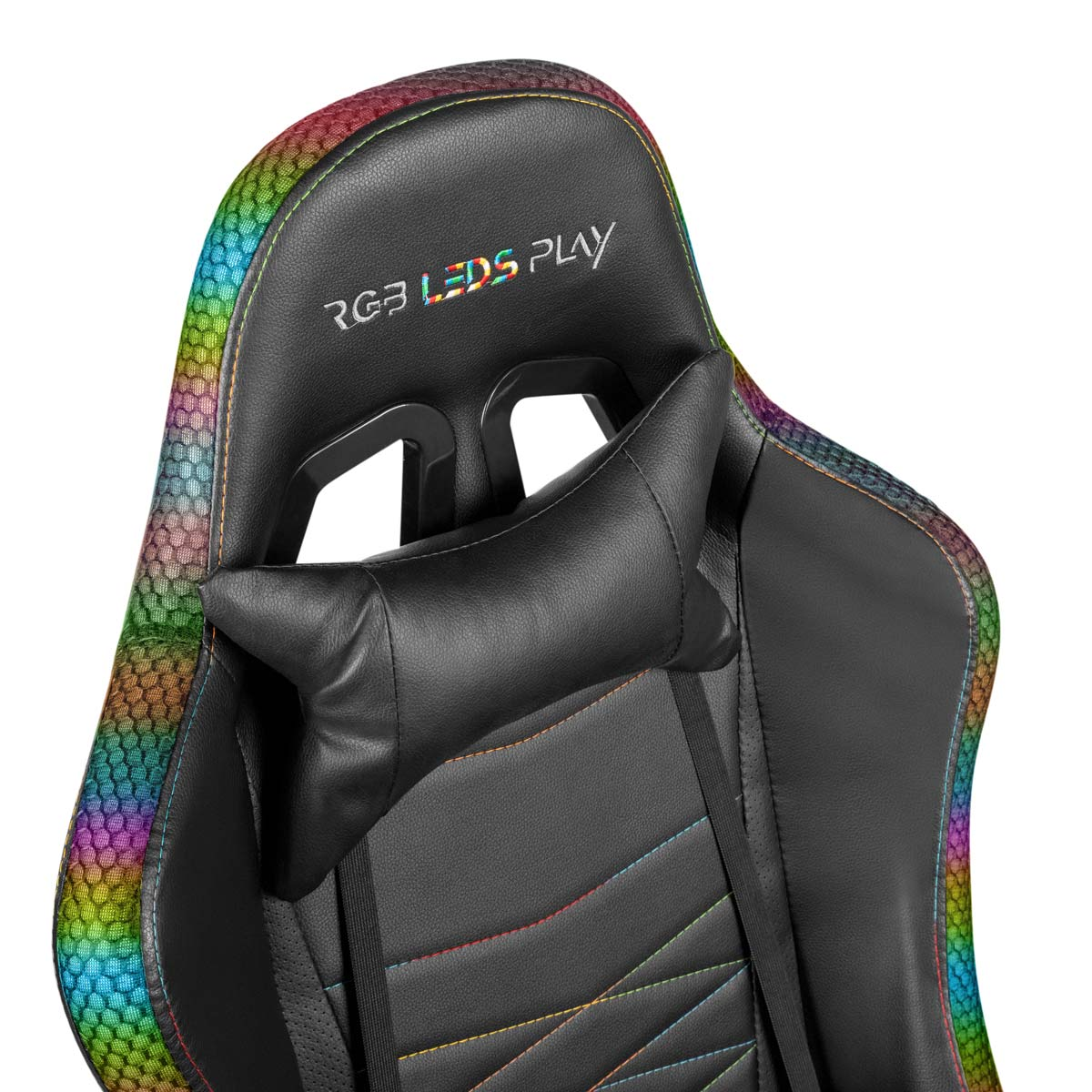Primer plano del reposacabezas de una silla de juego con luces LED RGB y texto.