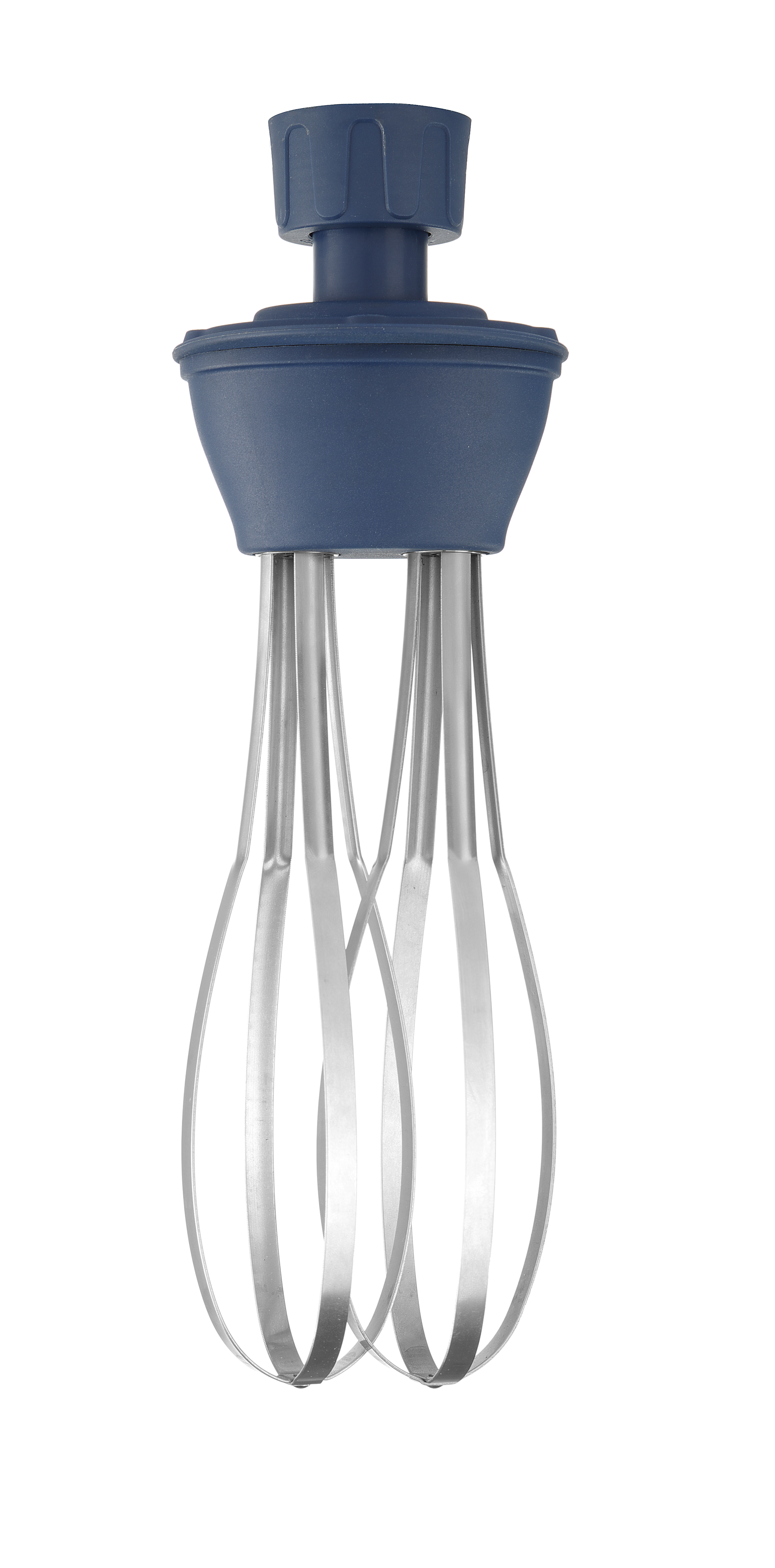 Accessorio per mixer a mano con parte superiore blu e fruste cromate. Sfondo bianco, foto studio.