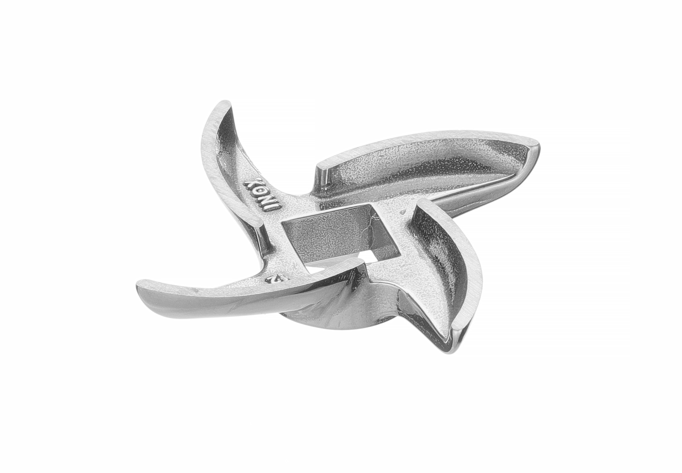 Un coltello per tritacarne a tre lame argentato con la scritta 'INON'.