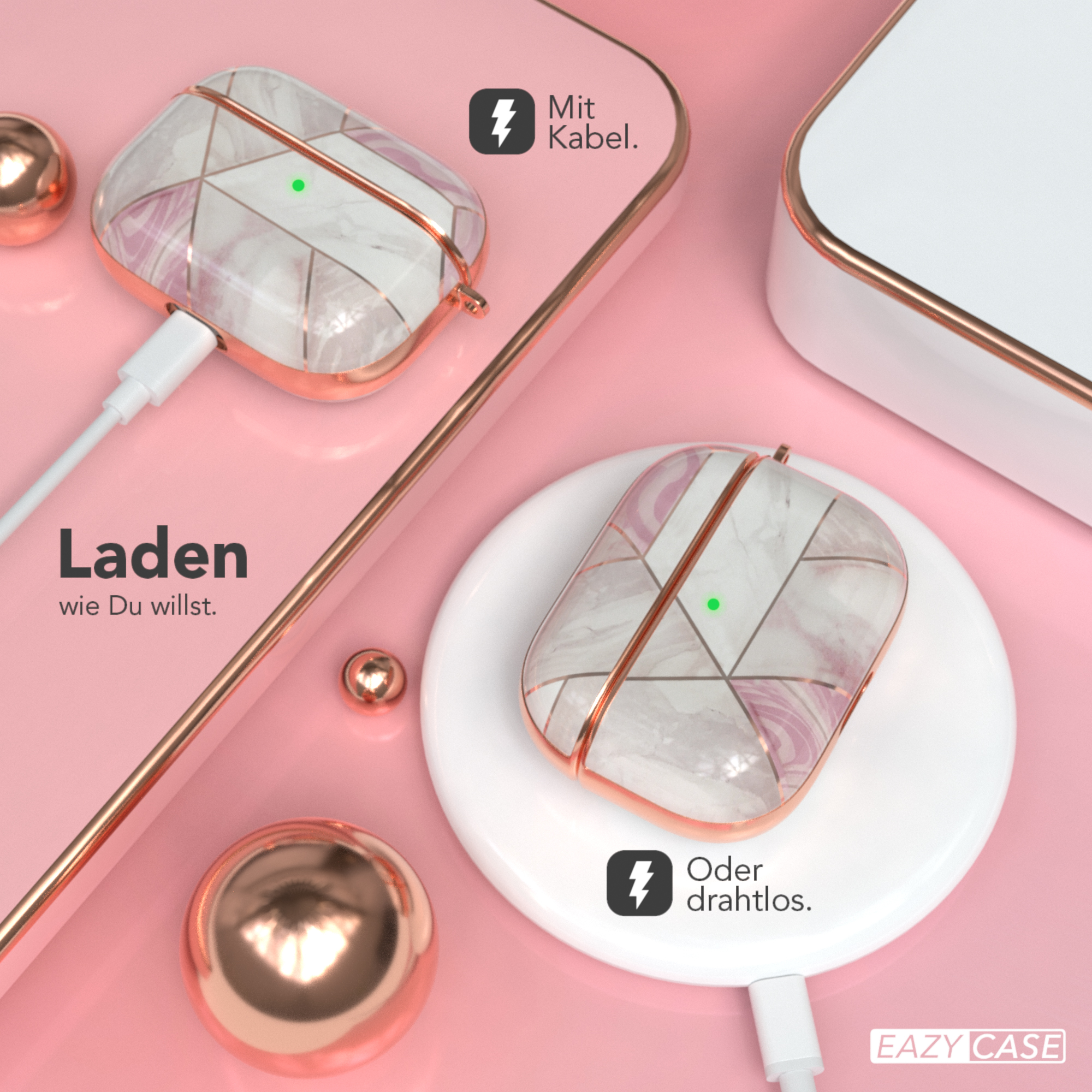 Zwei kabellose Lade-AirPods-Hüllen auf rosa Oberfläche, mit Ladekabel und Goldkugeln.