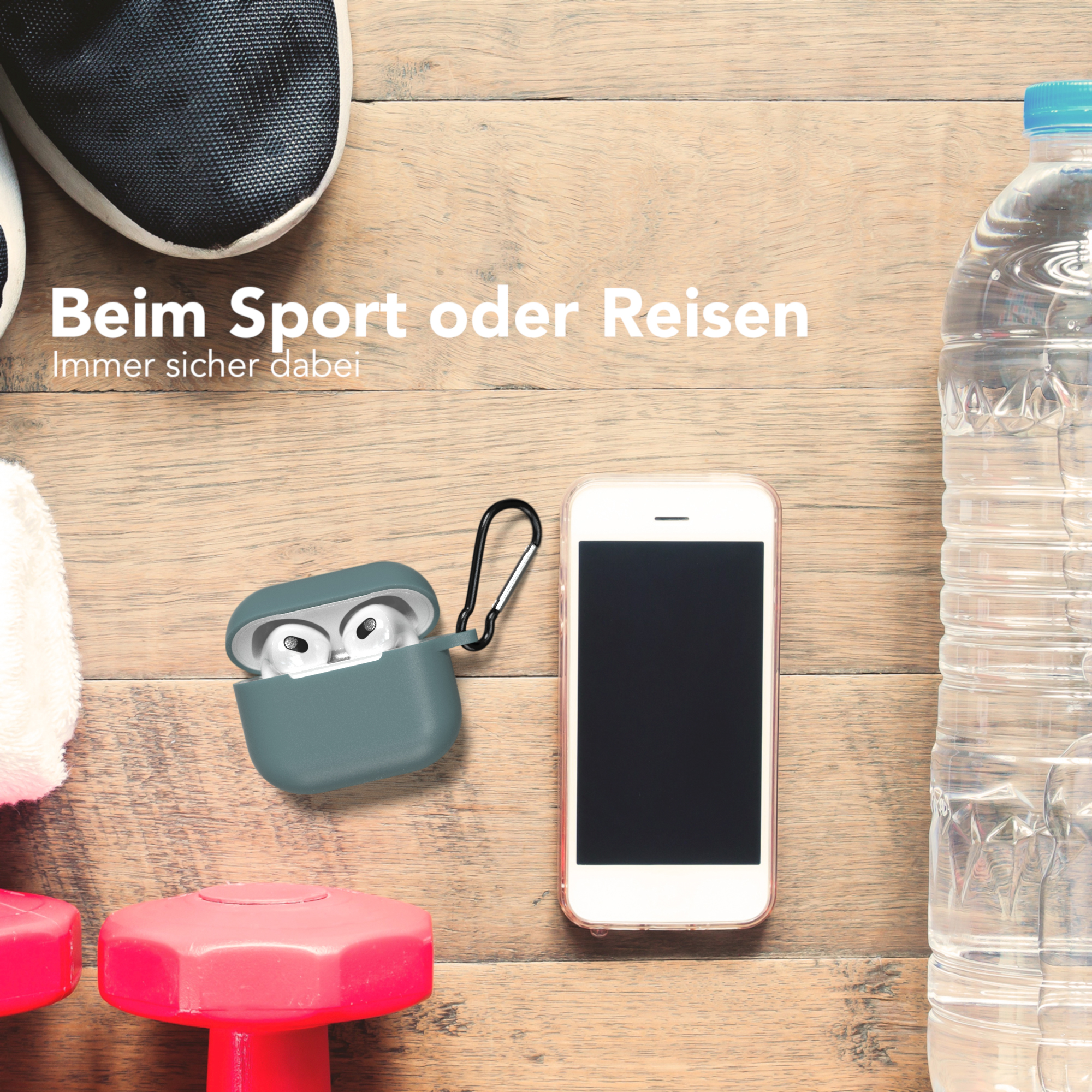 AirPods-Etui mit AirPods auf Holzoberfläche, mit Zubehör. Text auf Deutsch.