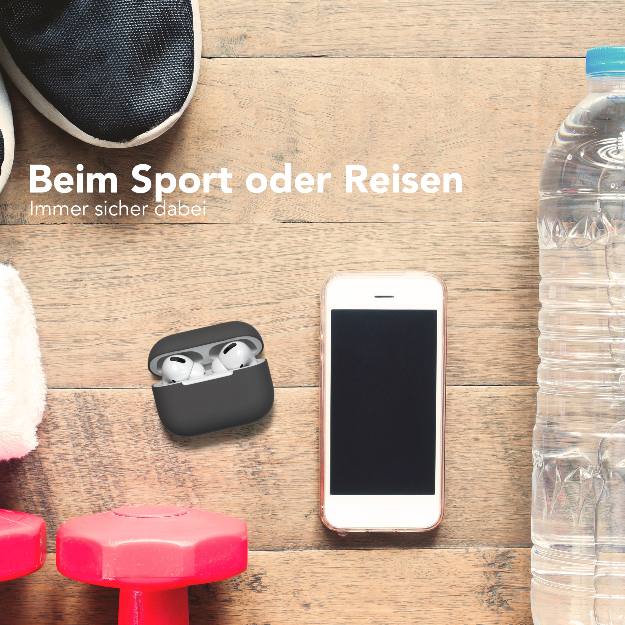 Ohrhörer-Etui mit Ohrhörern, Telefon, Wasserflasche und Gewichten auf Holz.