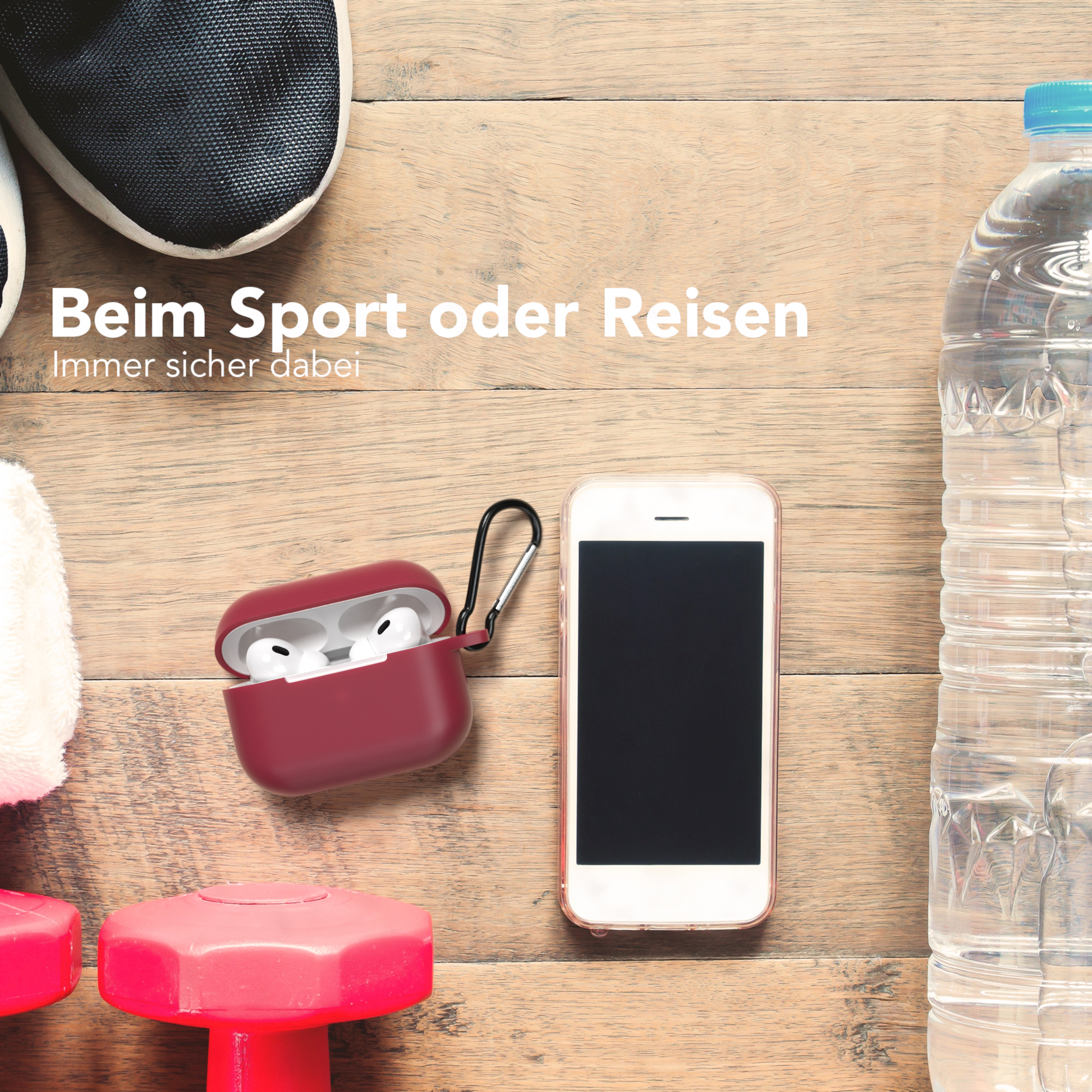 Kopfhörer-Hülle, Telefon, Wasserflasche und Sportgeräte auf Holzoberfläche.