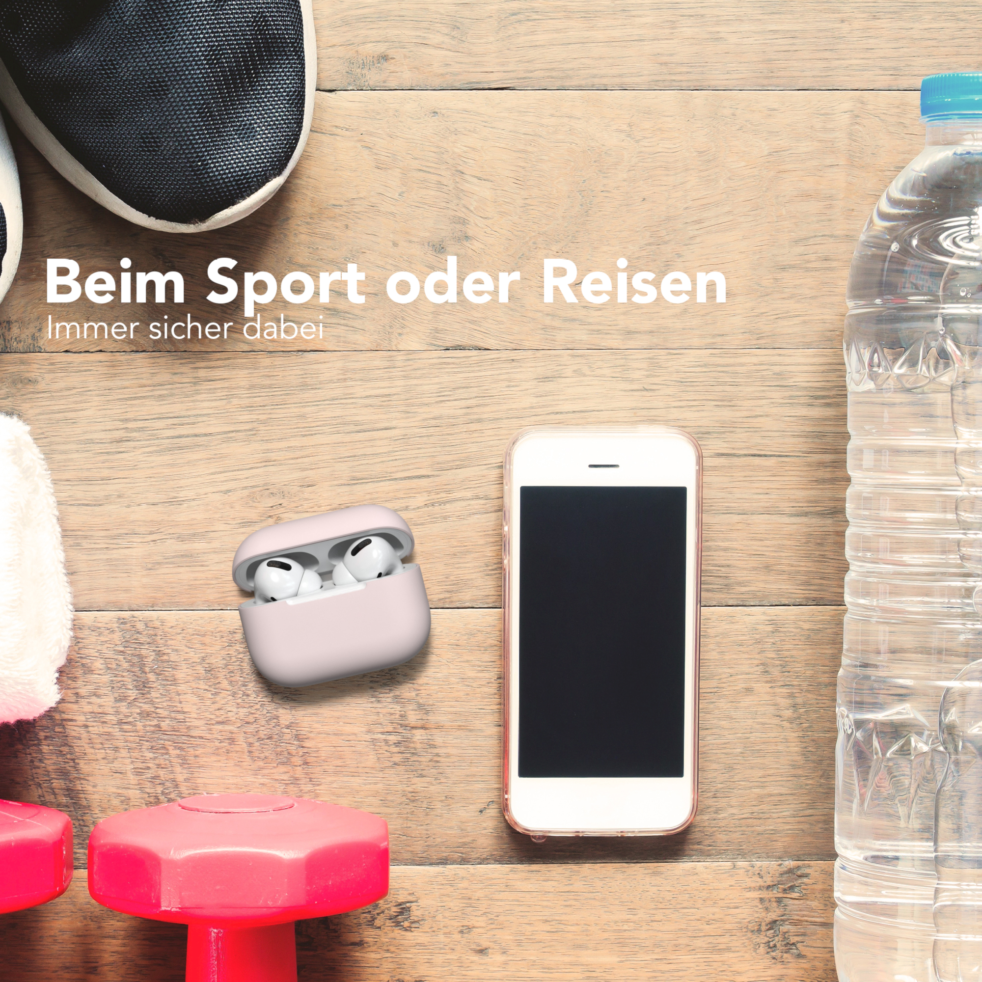 Holztischszene mit Telefon, Ohrhörern, Wasserflasche, Schuhen und Hanteln. Text-Overlay.