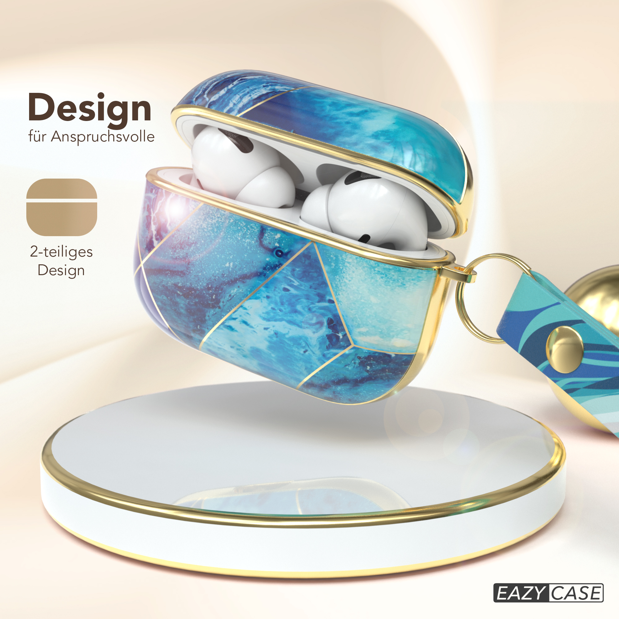 Ohrhörer in einem blauen Marmormuster-Etui mit goldenem Rand auf einer weißen Plattform.