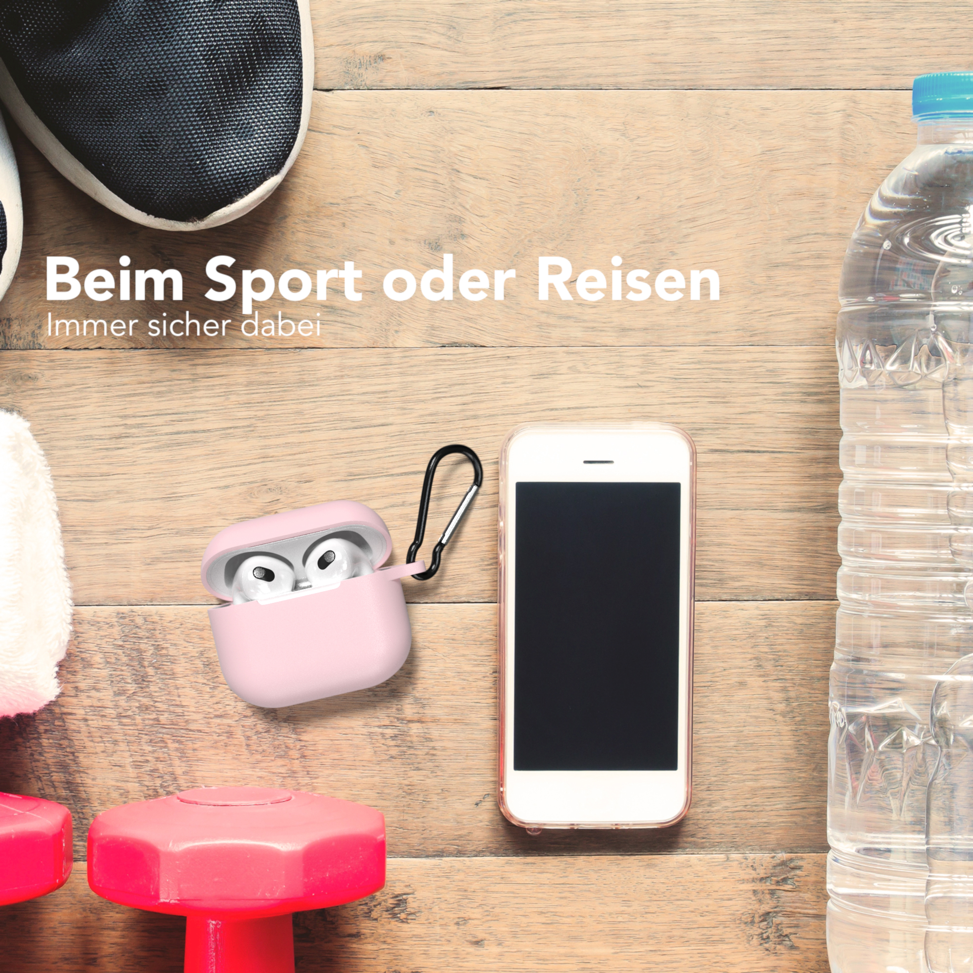 Rosa Kopfhörerhülle, Telefon, Wasserflasche, Schuhe und Gewichte auf Holz.