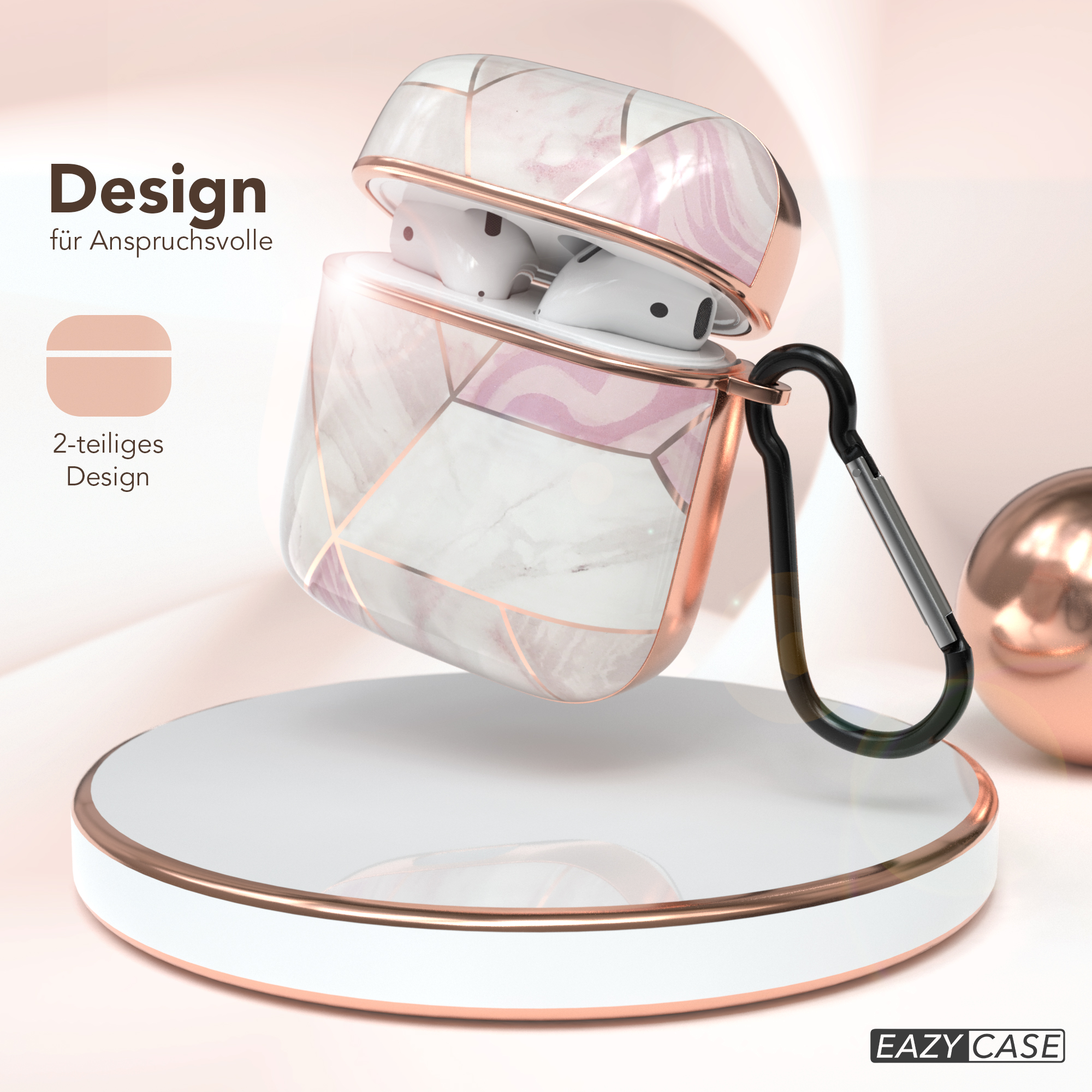 AirPods-Case mit Marmormuster und roségoldenen Akzenten, offen auf weißem Ständer, mit Karabiner.
