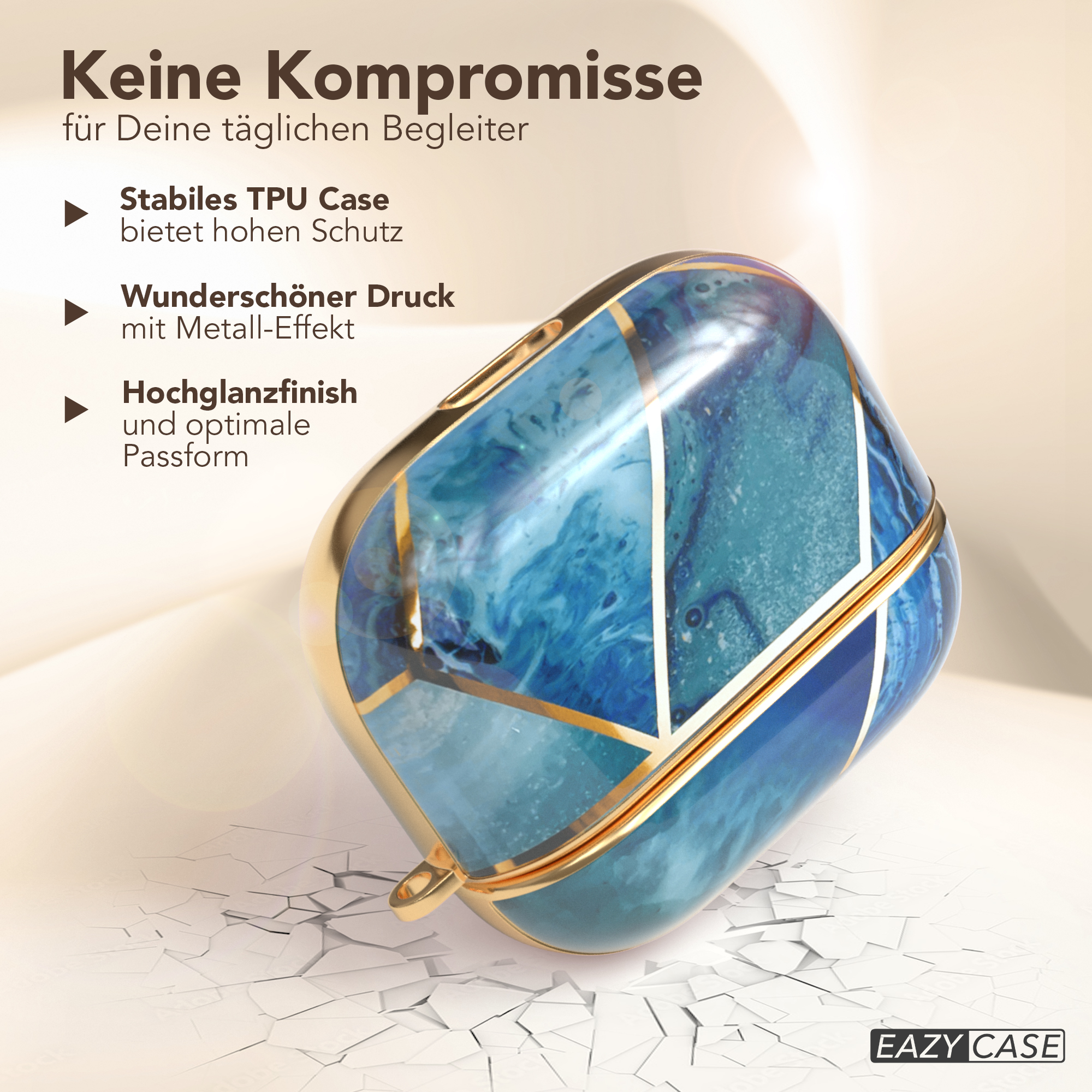 Ein blau-goldenes Ohrhörer-Case mit Marmor-Design. Es liegt auf einer rissigen Oberfläche. EAZY CASE Logo.