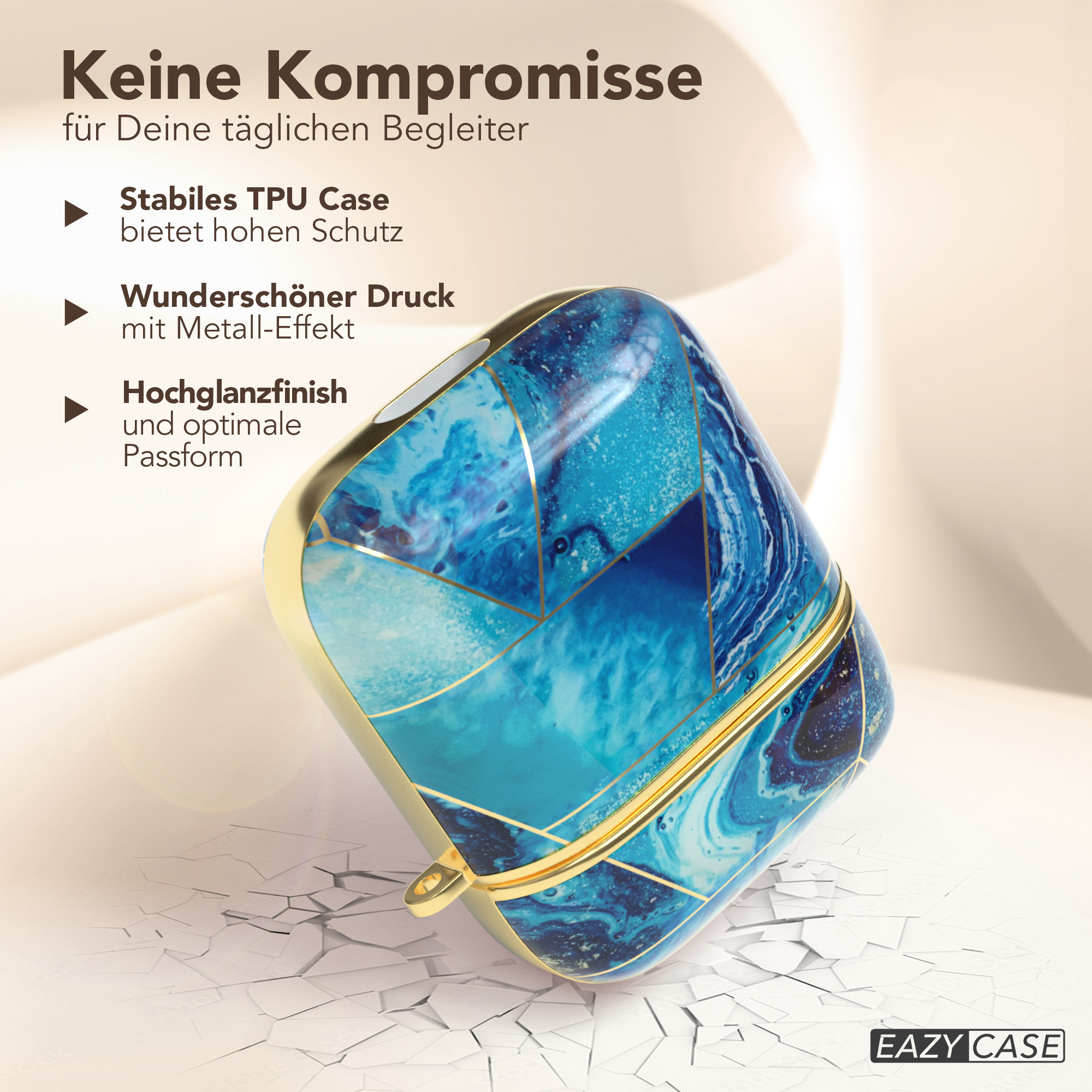Blau-gold gemusterte Hülle auf Oberfläche mit strukturiertem Hintergrund.