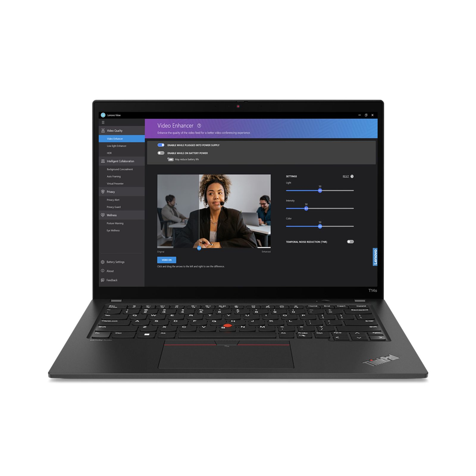 Laptop Lenovo nero con schermo che mostra un'interfaccia di videoconferenza. Con webcam.