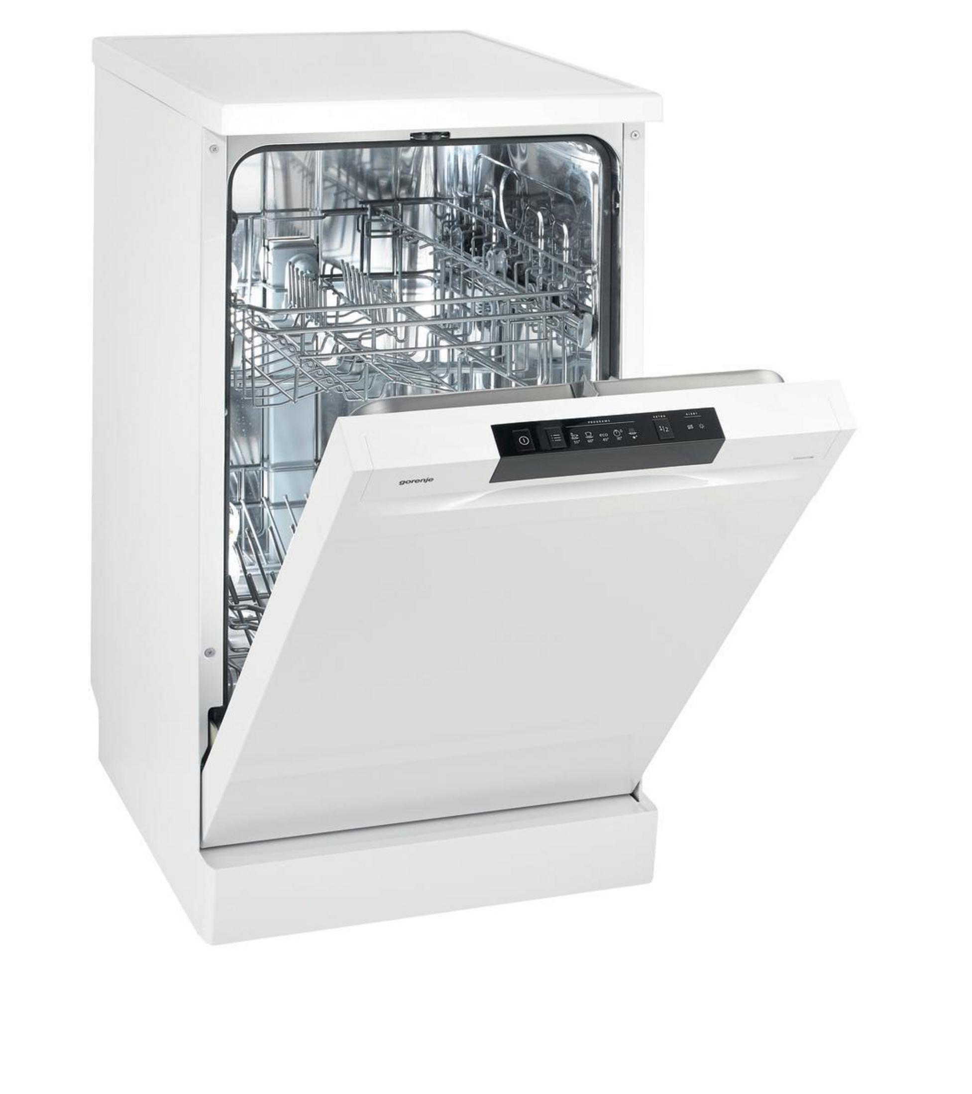 Biała zmywarka z otwartymi drzwiami. Wnętrze ma półki, a panel sterowania jest widoczny.