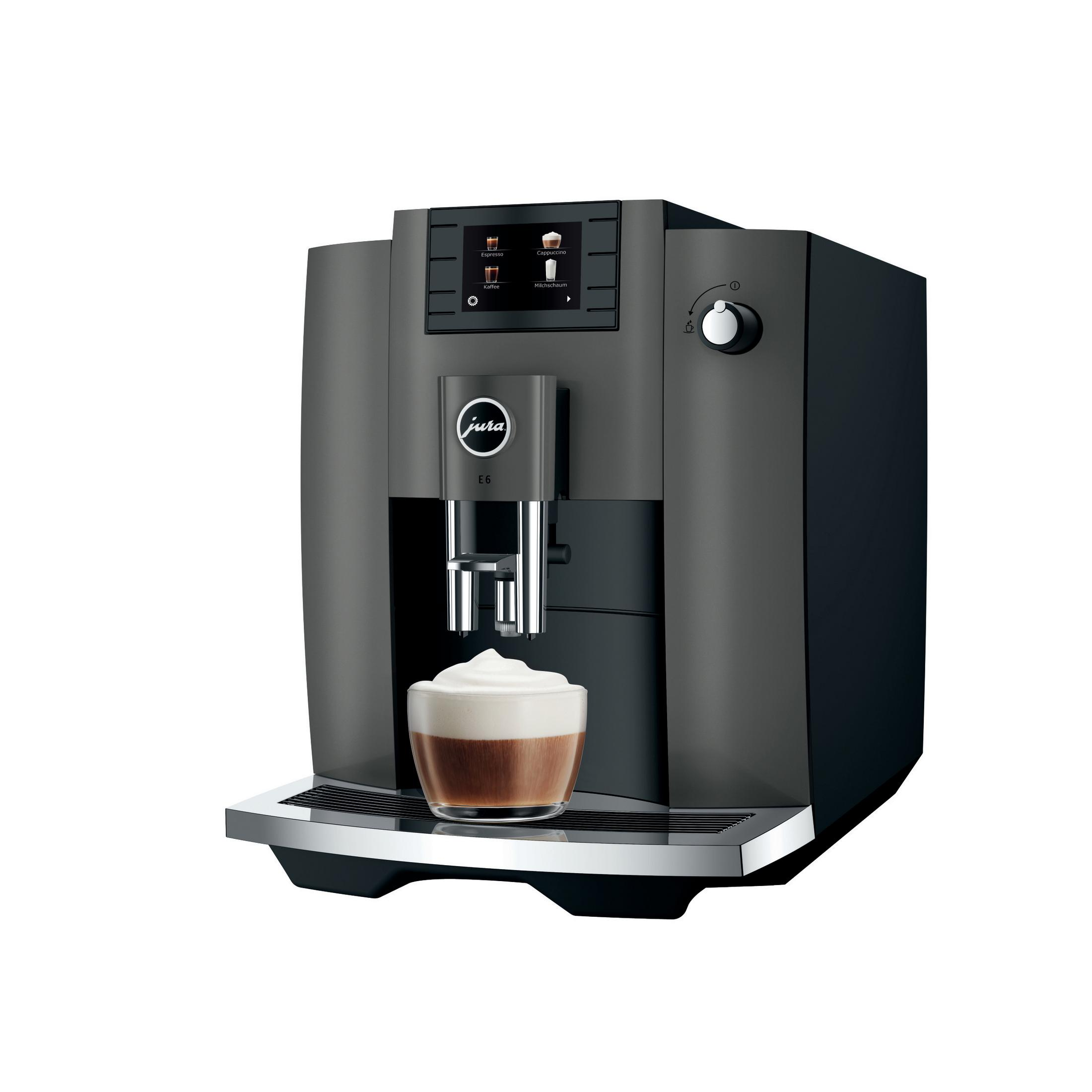 Jura Espressomaschine, dunkelgrau, Tasse Kaffee mit Schaum, Digitalanzeige, silberne Akzente.