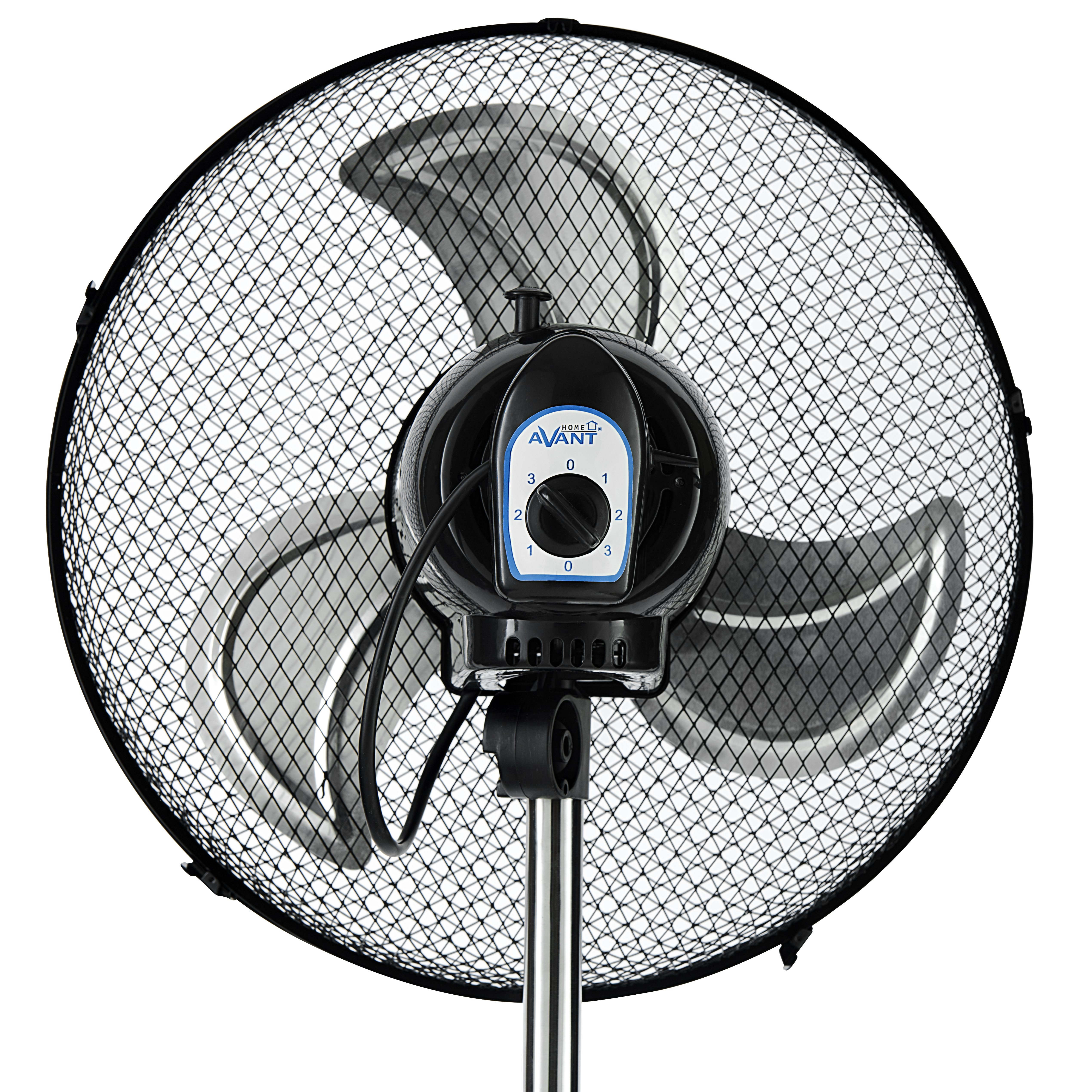 Un ventilador Avant negro con una jaula protectora y un dial de 0 a 3.