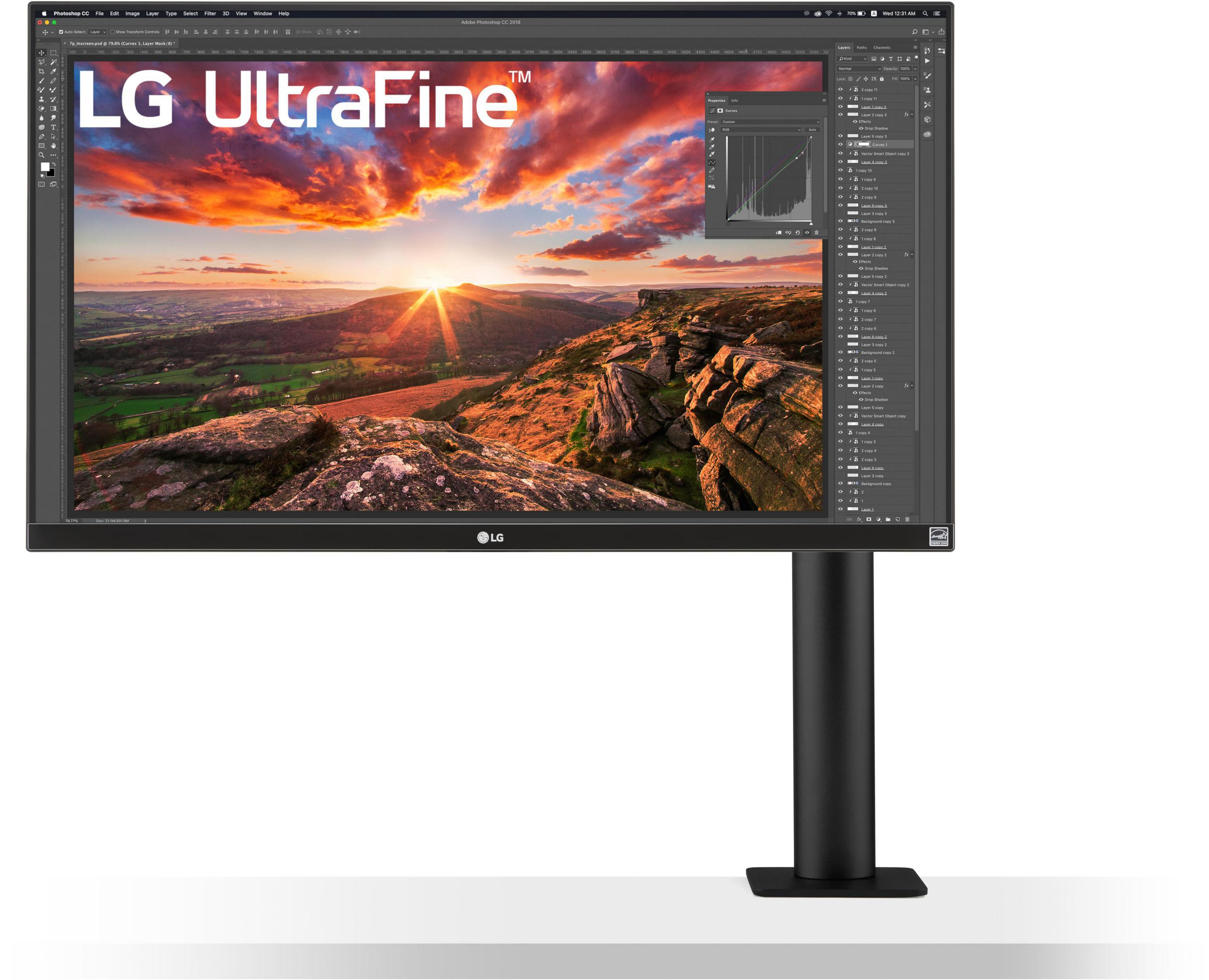 Monitor LG UltraFine con un paesaggio al tramonto e un'app desktop.
