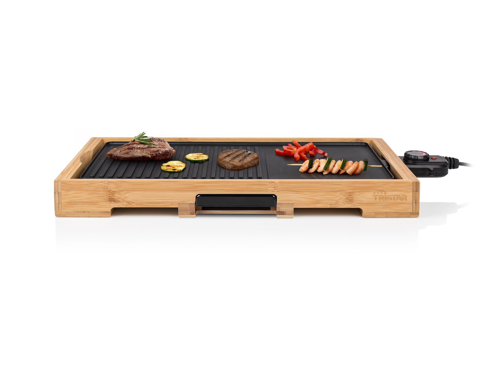 Ein elektrischer Grill mit gegrilltem Steak, Burger, Gemüse und Garnelenspießen.