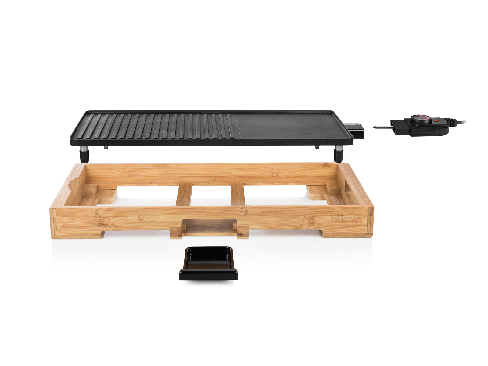 Ein Elektrogrill mit Holzsockel, die Grillfläche ist in Grill und eine flache Platte unterteilt.