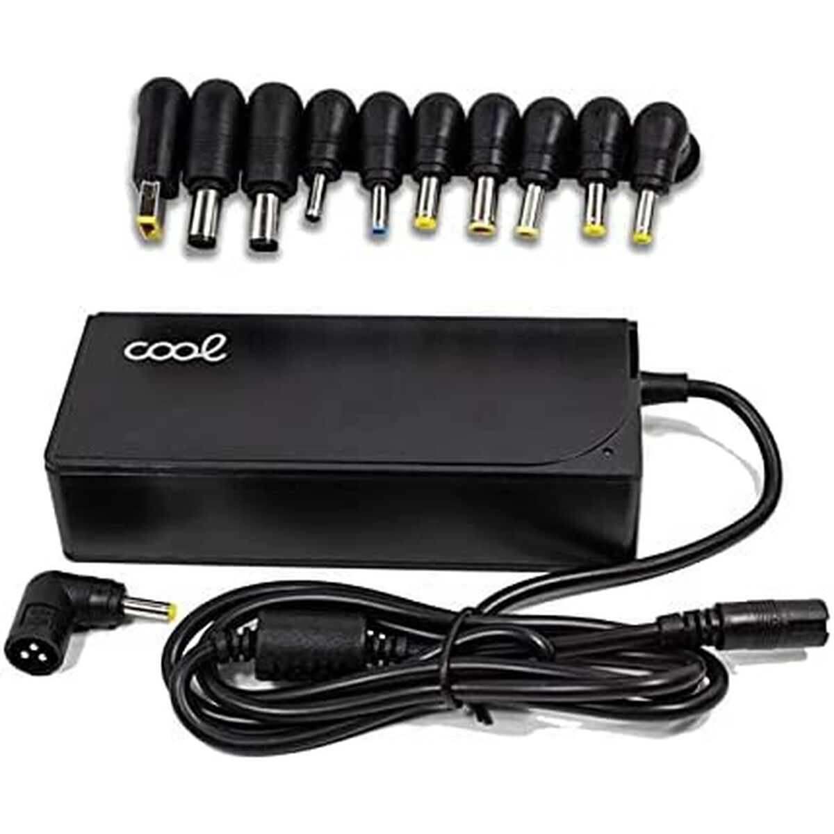 Un juego de adaptador de corriente negro con múltiples enchufes. 'cool' escrito en el adaptador.