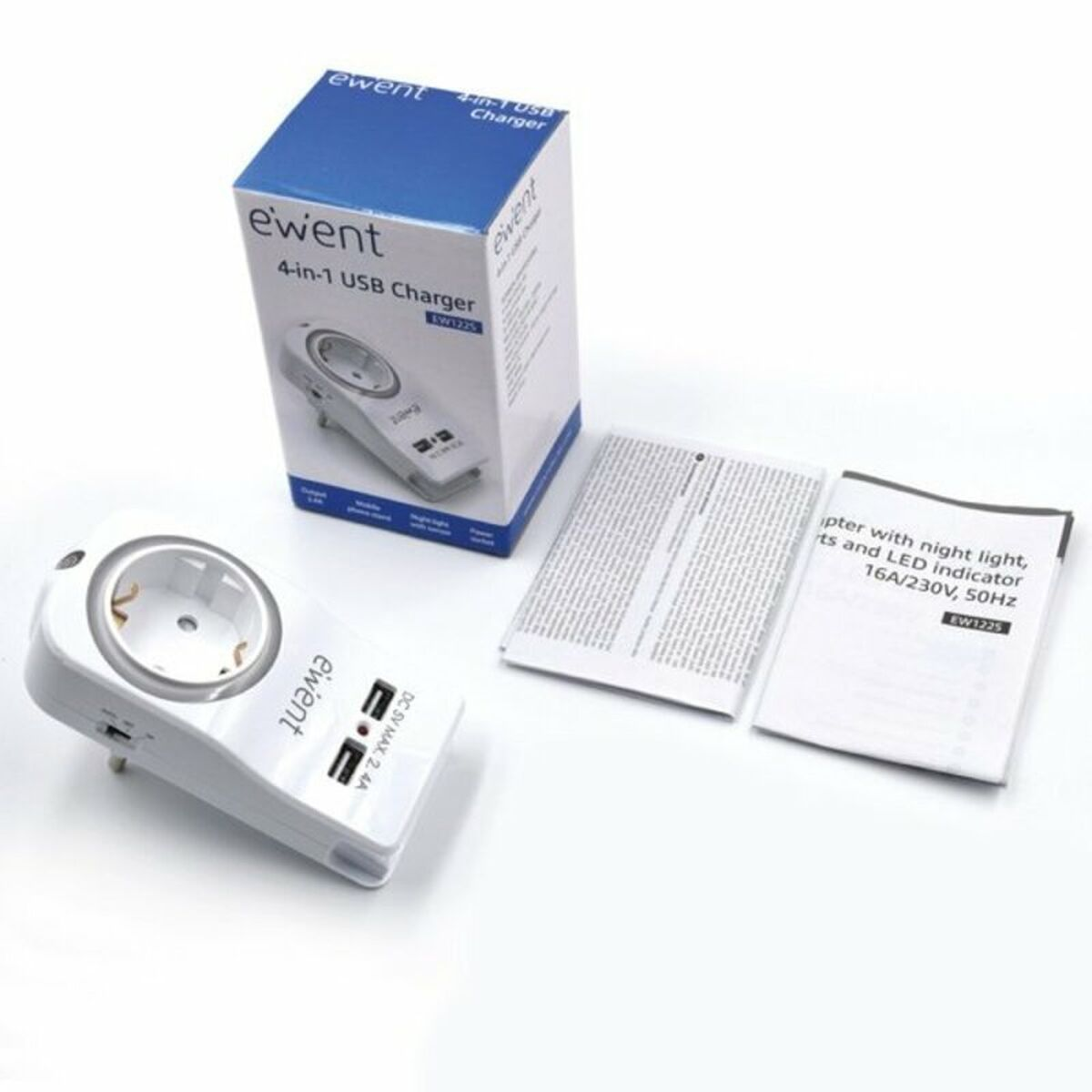 Cargador USB 4 en 1 blanco, caja y manuales. Incluye enchufe, puertos USB y luz indicadora.