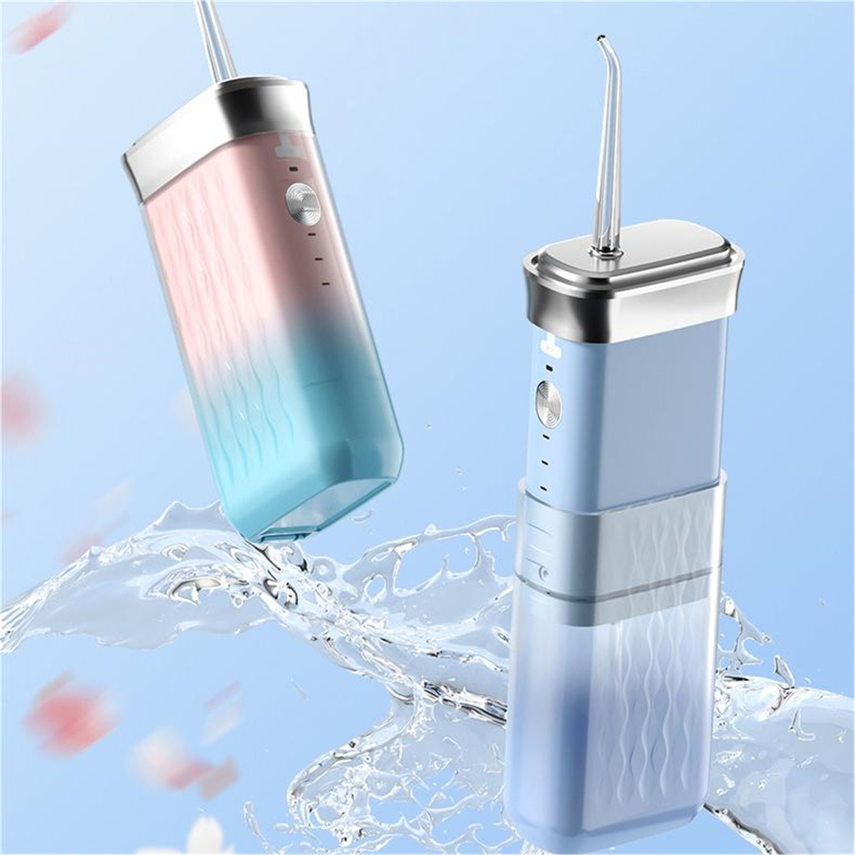 Zwei Wasser-Flosser, rosa und blau, vor blauem Wasserspritzer-Hintergrund.