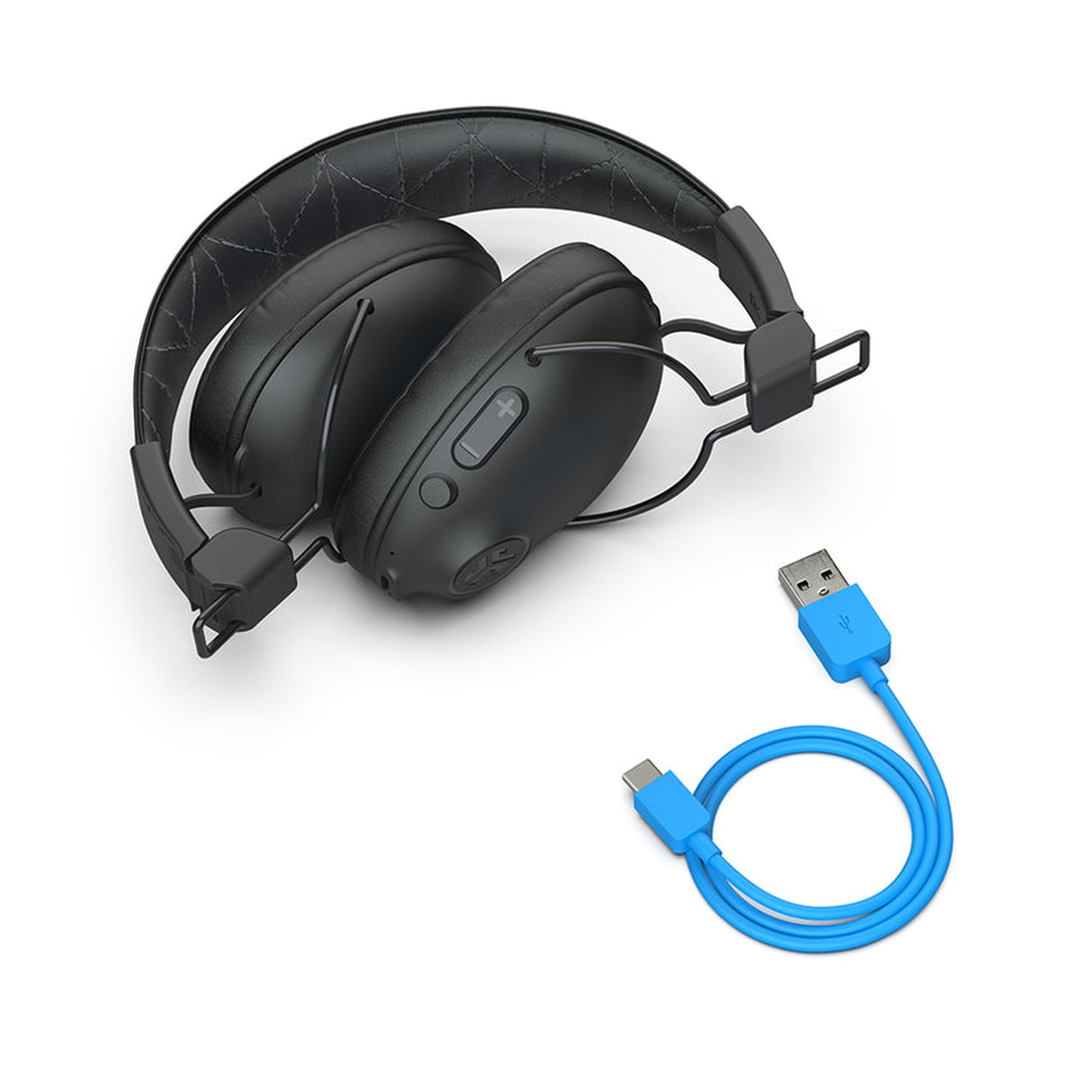 Cuffie nere con cavo USB-C blu su sfondo bianco.