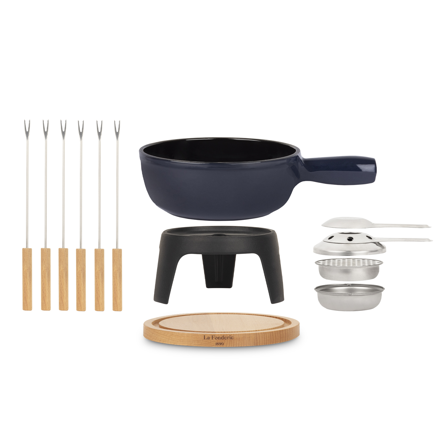 Set per fonduta con forchette, pentola, supporto e accessori su sfondo bianco.