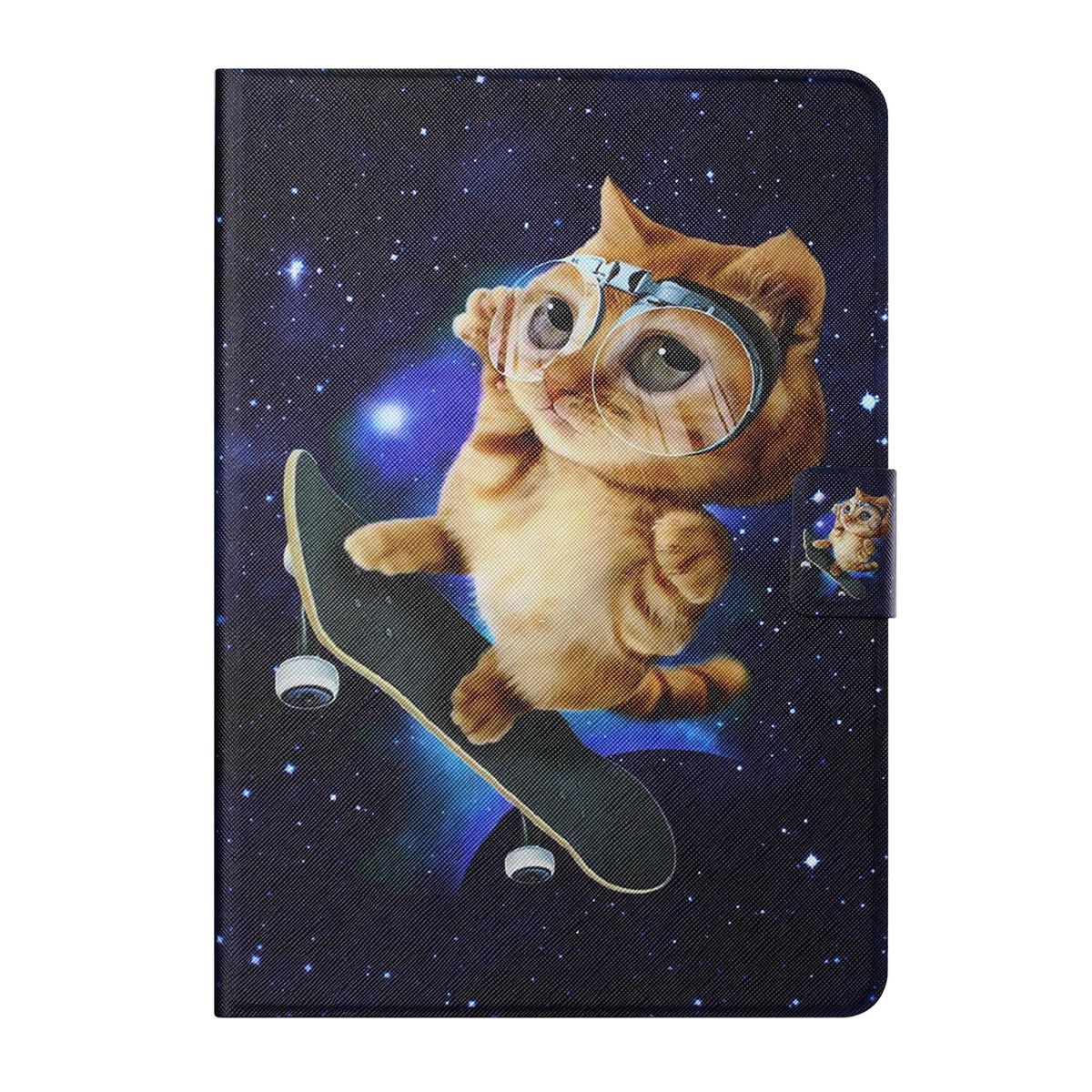 Tablet-Hülle mit Katze auf Skateboard im Weltraum. Cartoon-Design auf dunklem Hintergrund.