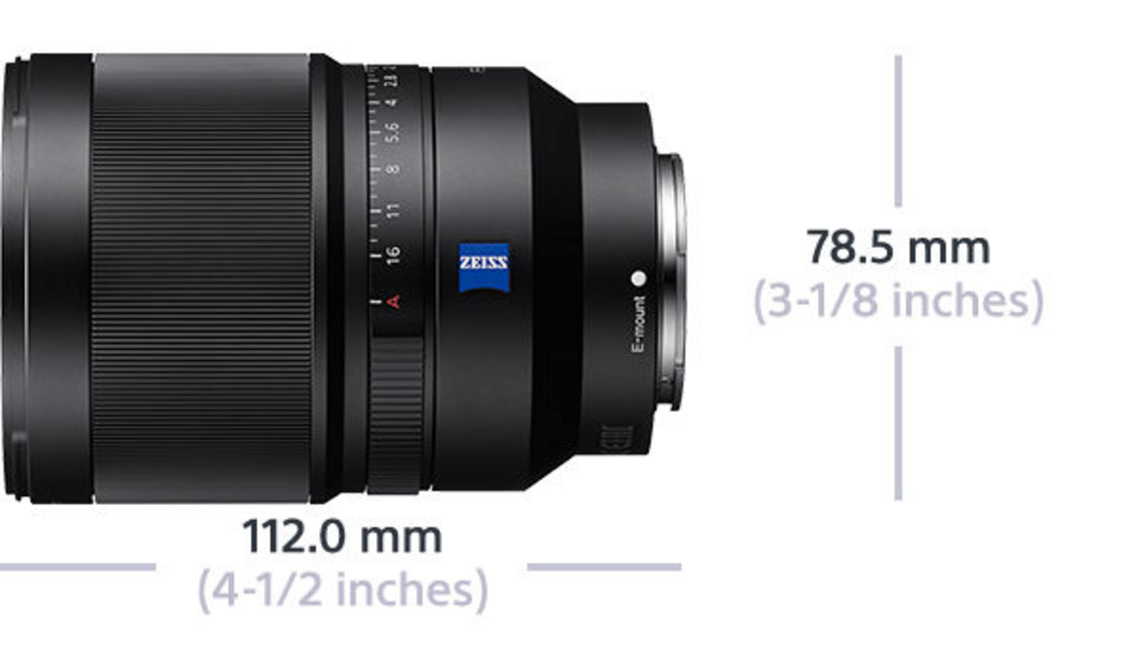 Eine schwarze Linse mit ZEISS-Logo, Maße angegeben. Sie ist 112 mm lang und 78,5 mm breit.