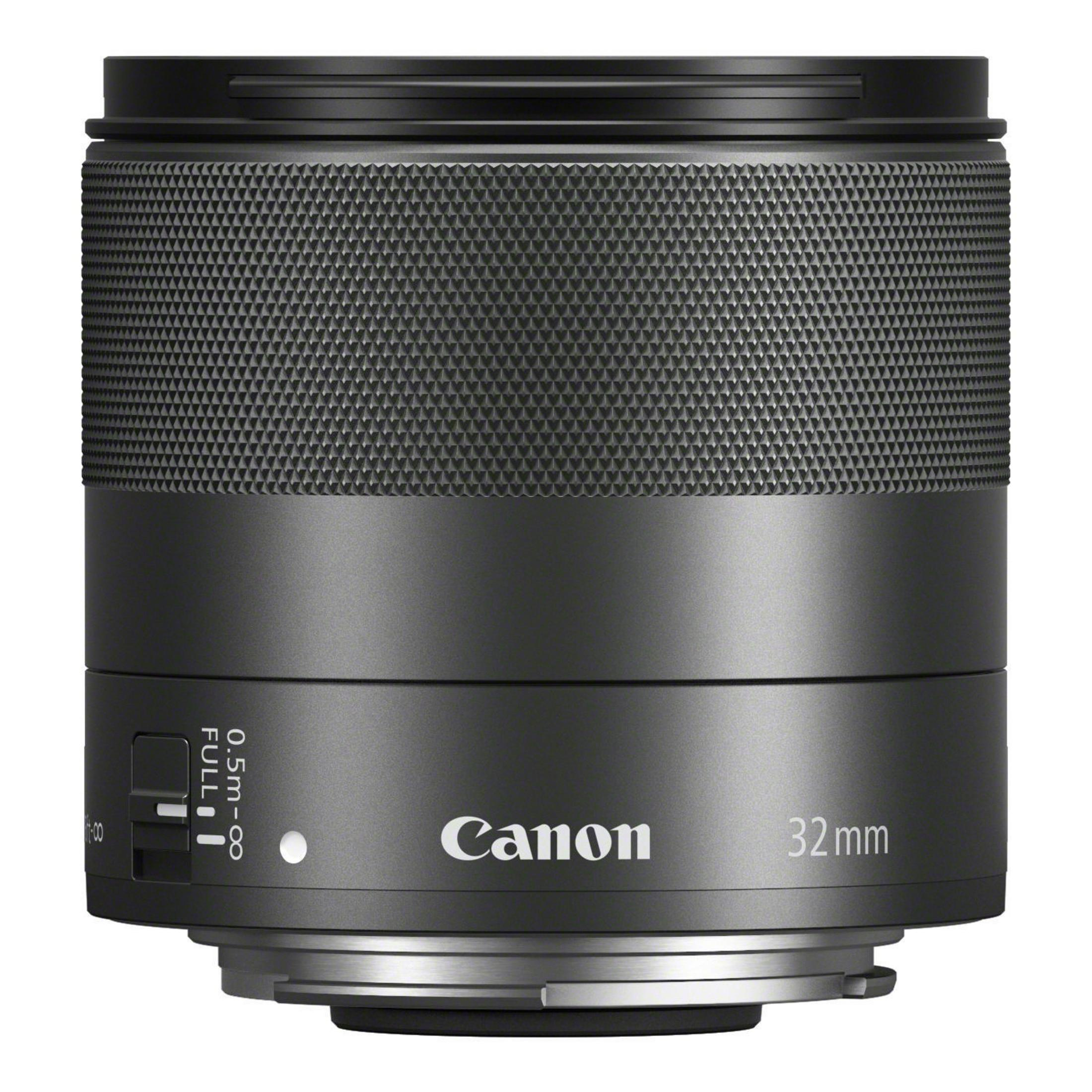 Schwarzes Kameraobjektiv mit Canon 32mm Etikett.