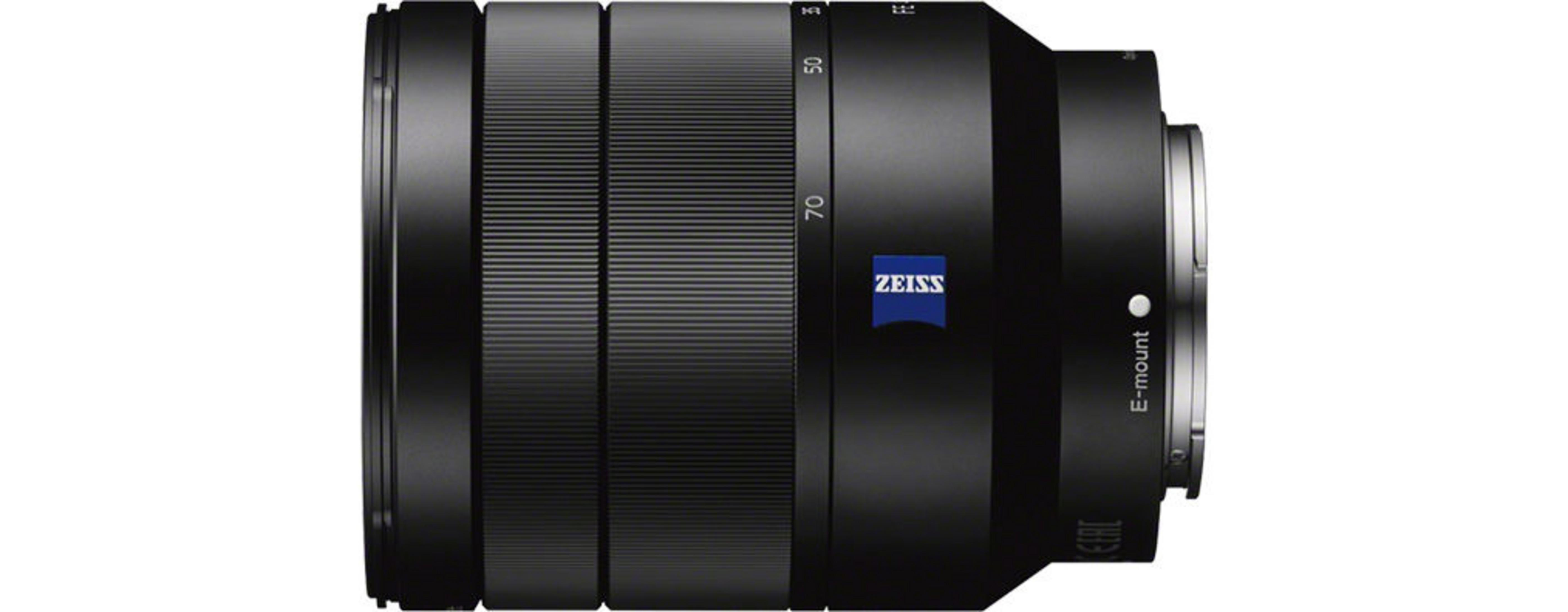 Lente de cámara negra con la palabra ZEISS y otras marcas. La lente es cilíndrica.