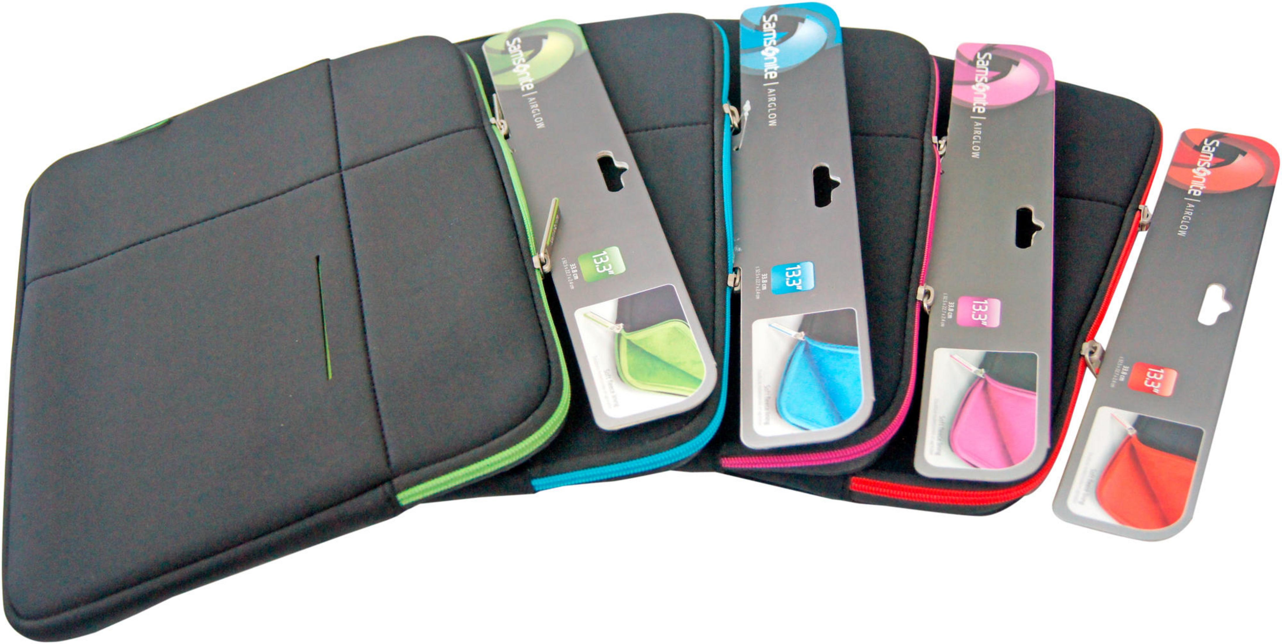 Cinco fundas para portátil con cremalleras de colores. Las fundas son negras y etiquetadas.