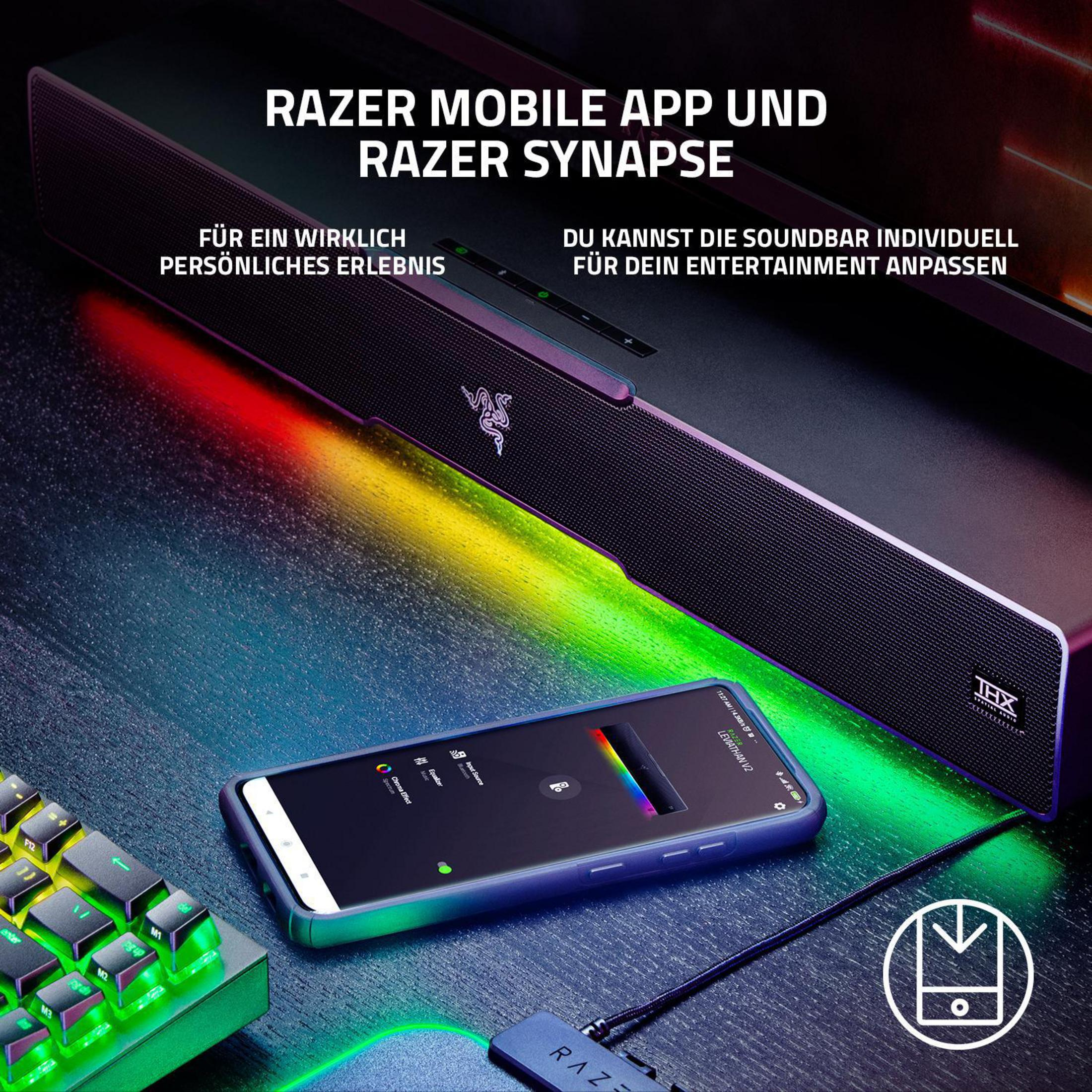 Czarny soundbar Razer ze smartfonem pokazującym interfejs aplikacji i kolorowe światła.