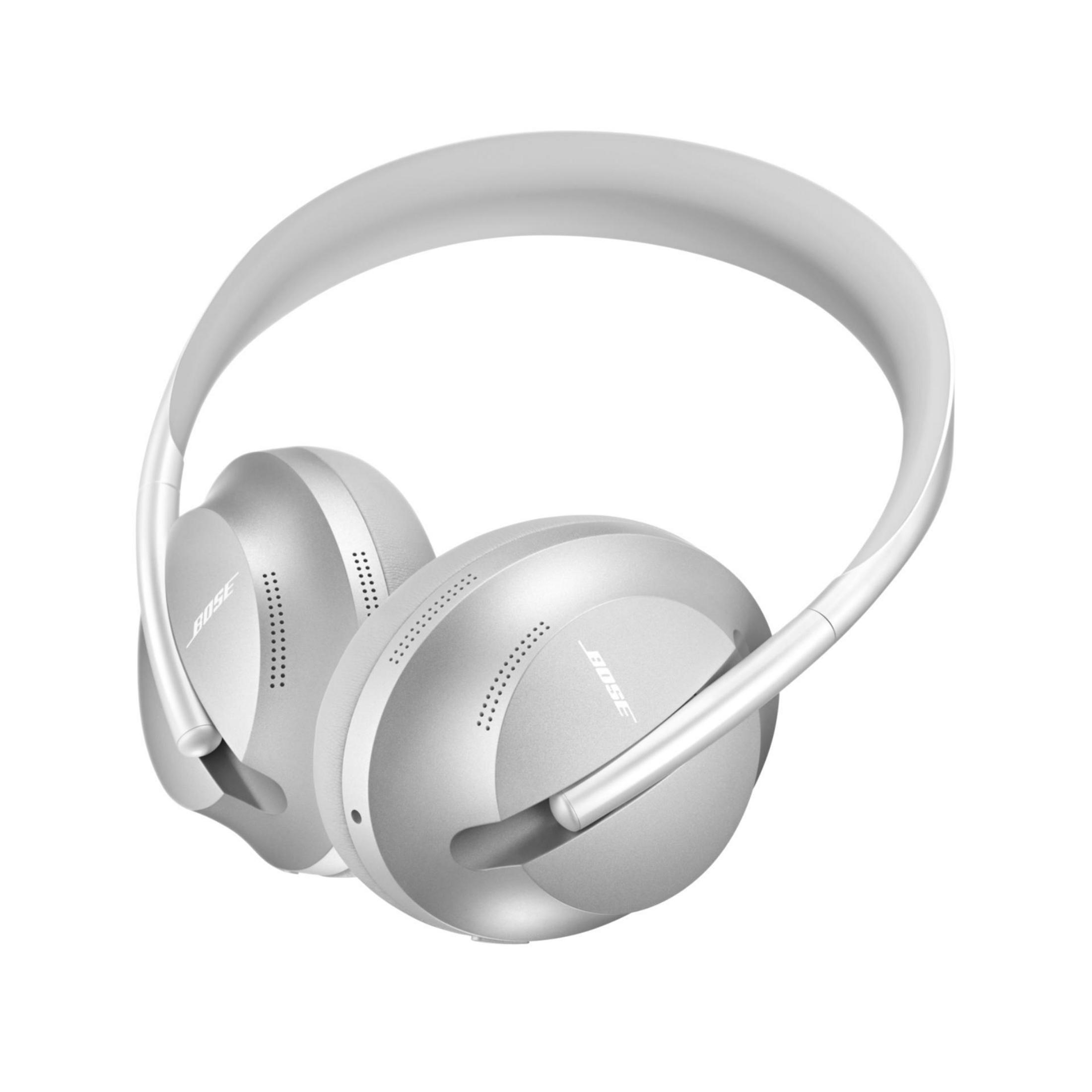 Weiße Over-Ear-Kopfhörer mit silbernen Akzenten. Bose-Logo sichtbar.
