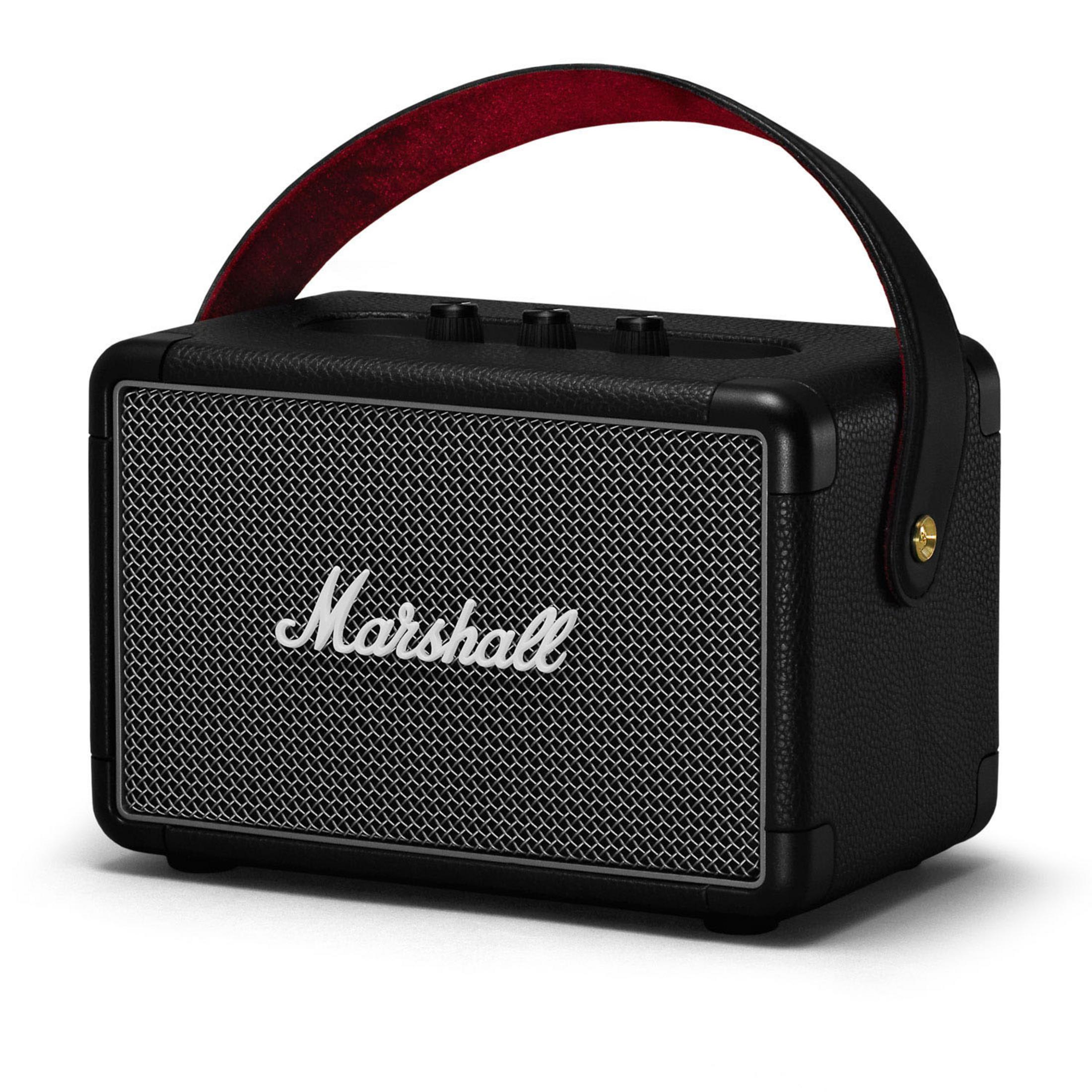 Ein schwarzer Marshall-Lautsprecher mit rotem Griff. Es hat eine Mesh-Front.