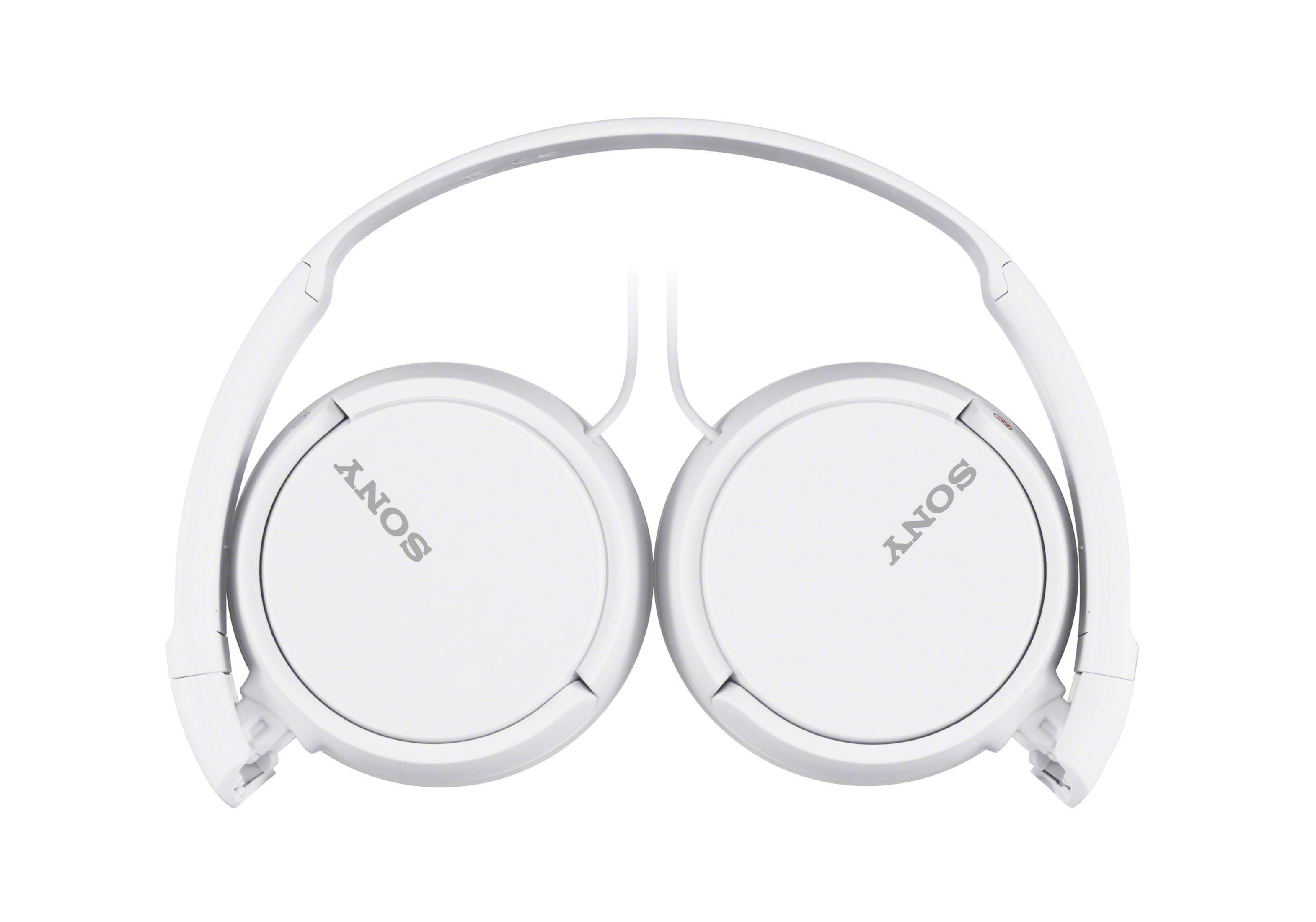 Weiße, gefaltete Sony-Kopfhörer mit dem Markennamen auf den Ohrmuscheln.