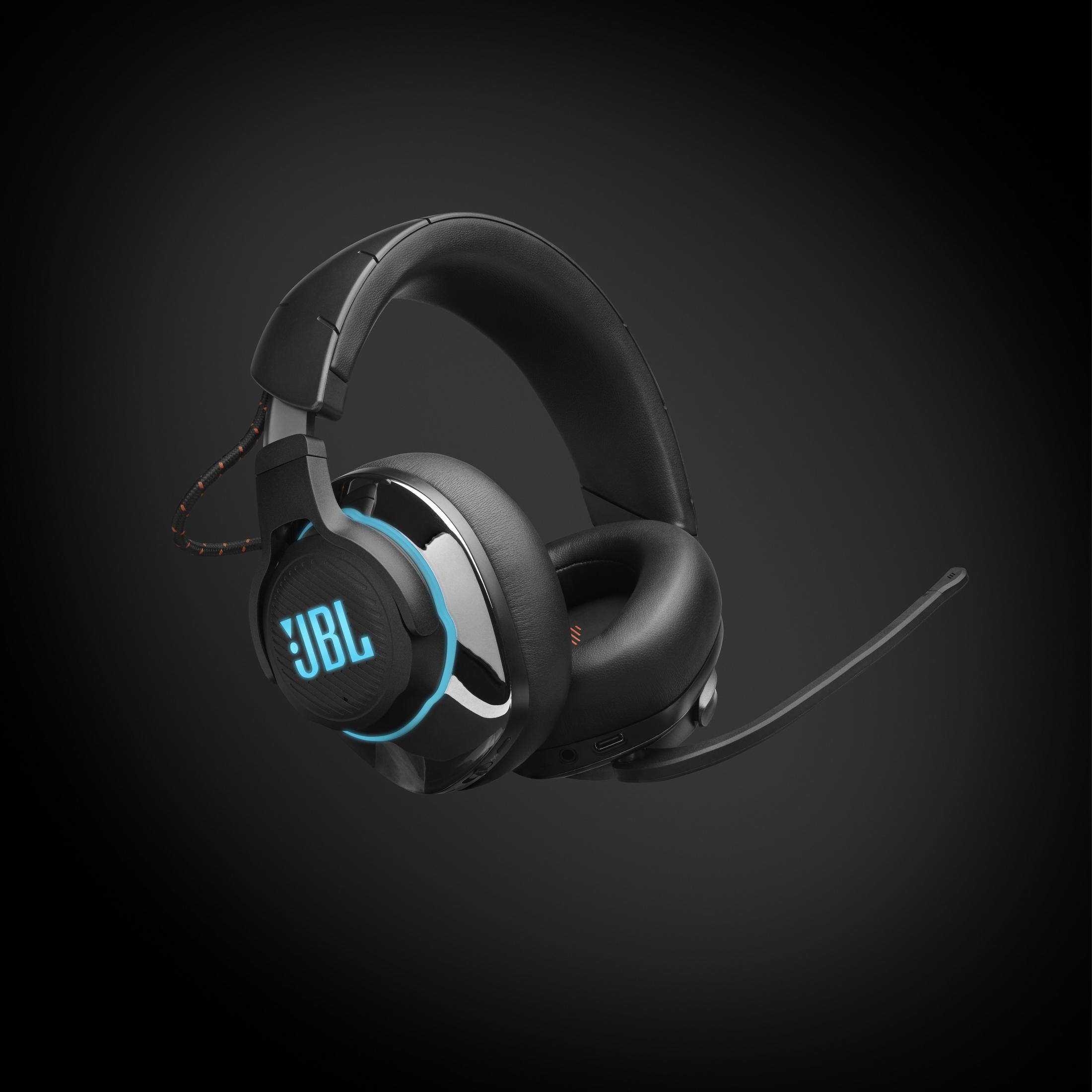 Cuffie JBL nere con luci blu e microfono.